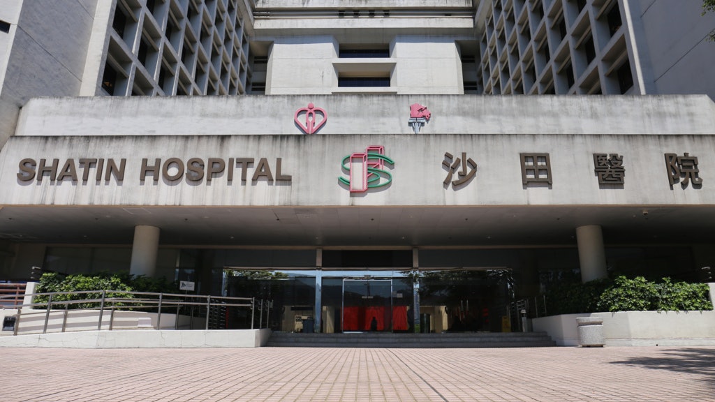 新冠肺炎|醫管局兩文員初步確診源頭不明一人住油麻地 新冠肺炎|醫管局兩文員初步確診源頭不明一人住油麻地