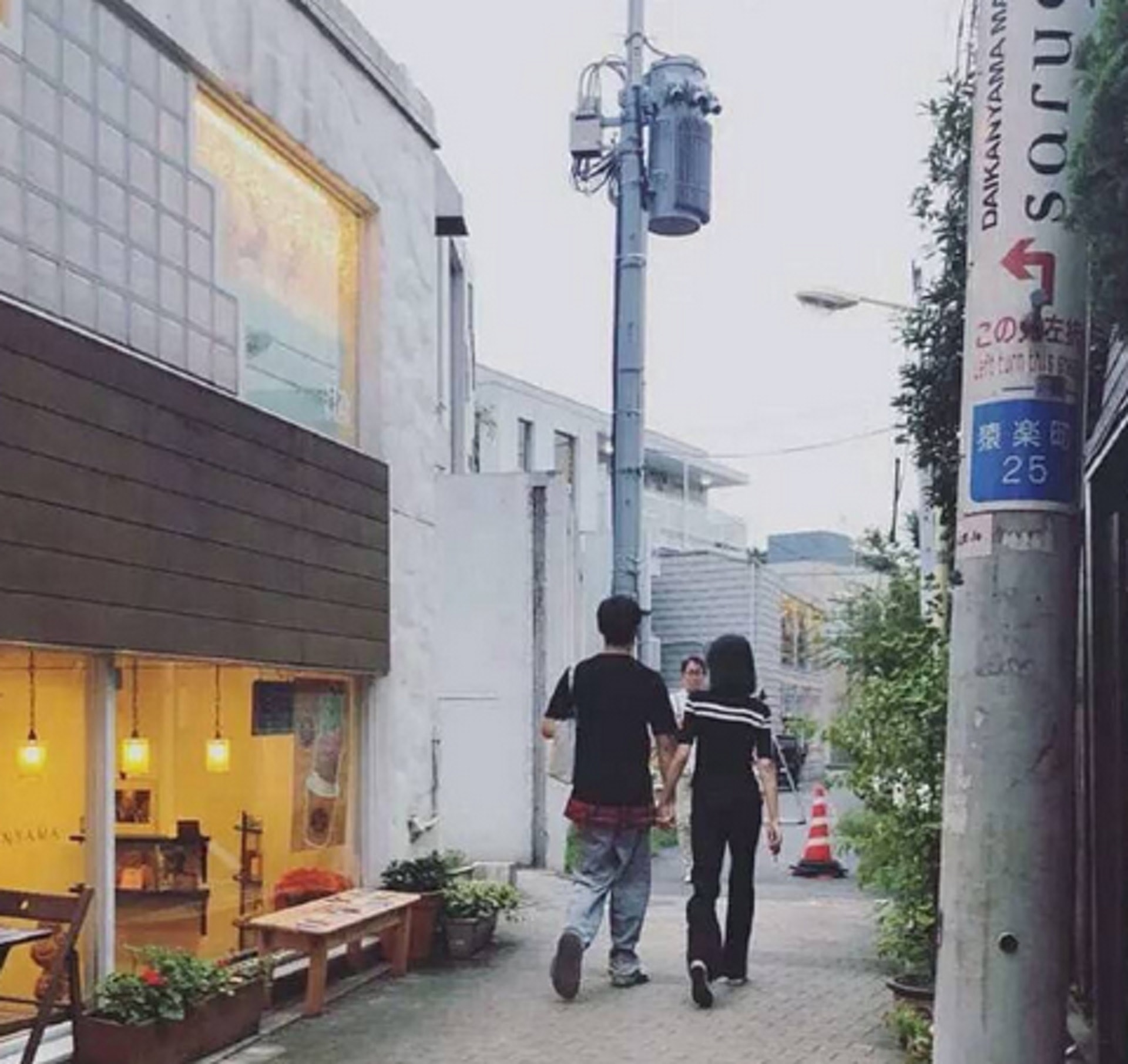 2018.9.13,有網友在日本偶遇鄭爽同張恆。(網上圖片) 2018.9.13,有網友在日本偶遇鄭爽同張恆。(網上圖片)