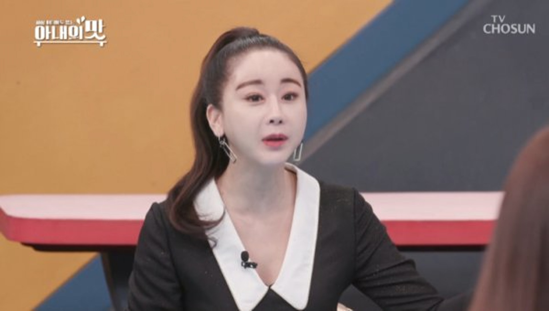 咸素媛因疑似額頭加工再成為話題。(朝鮮TV) 咸素媛因疑似額頭加工再成為話題。(朝鮮TV)