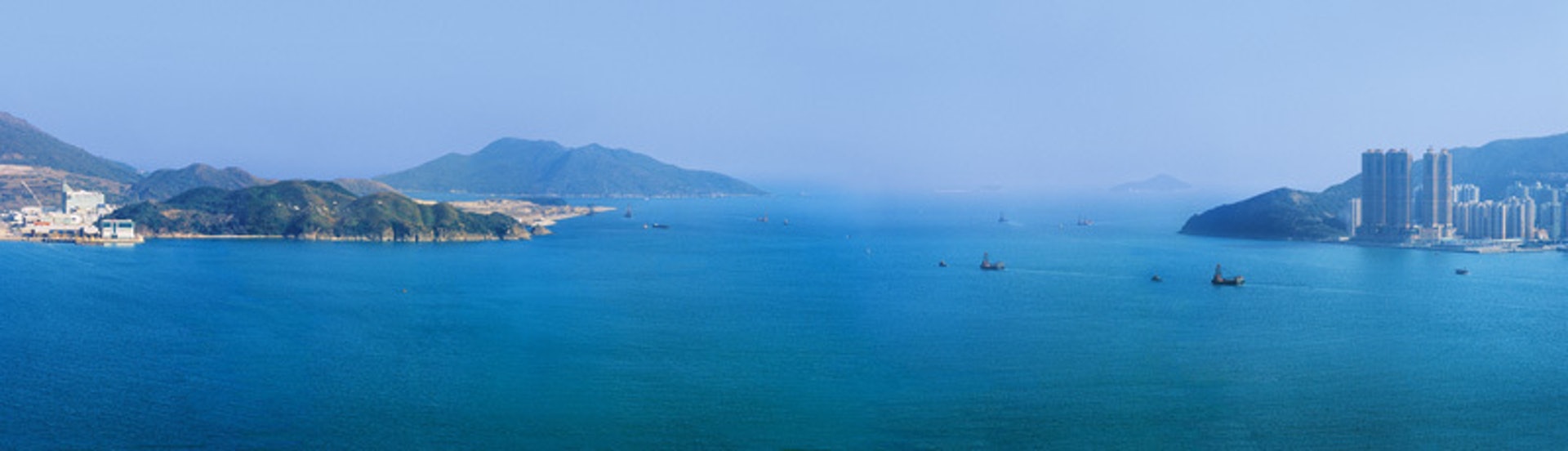 從照鏡環山望向鯉魚門海峽(野外動向提供,圖/Jacky, Yeung Tsz Yan授權) 從照鏡環山望向鯉魚門海峽(野外動向提供,圖/Jacky, Yeung Tsz Yan授權)