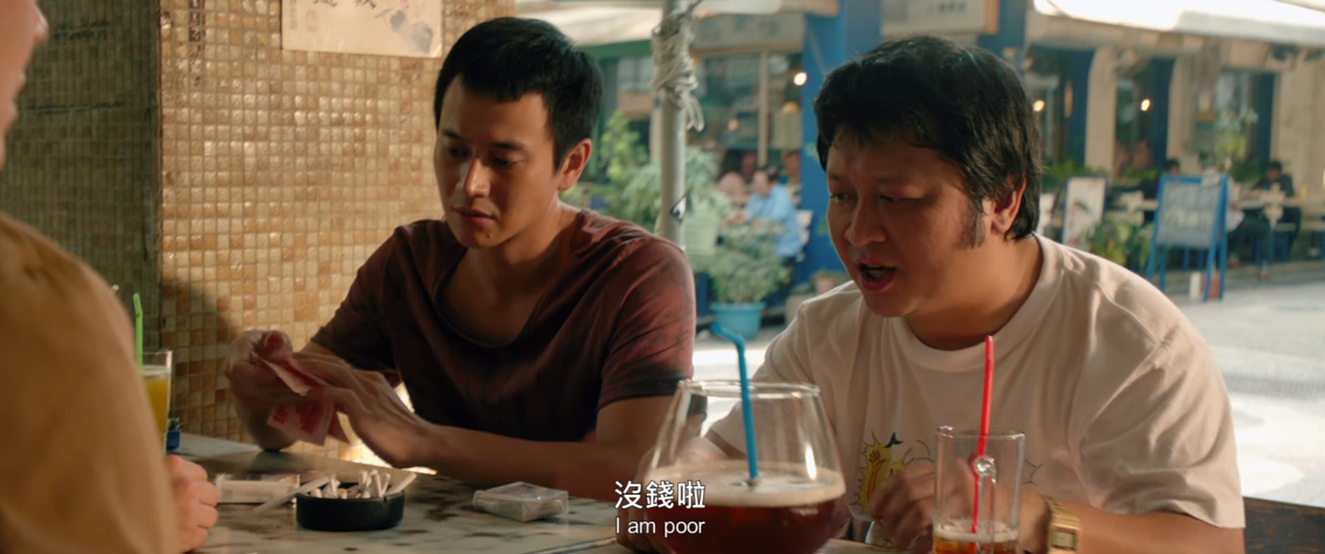 《同學麥娜絲》中的四位好友都有各自的人生煩惱。(《同學麥娜絲》電影劇照) 《同學麥娜絲》中的四位好友都有各自的人生煩惱。(《同學麥娜絲》電影劇照)