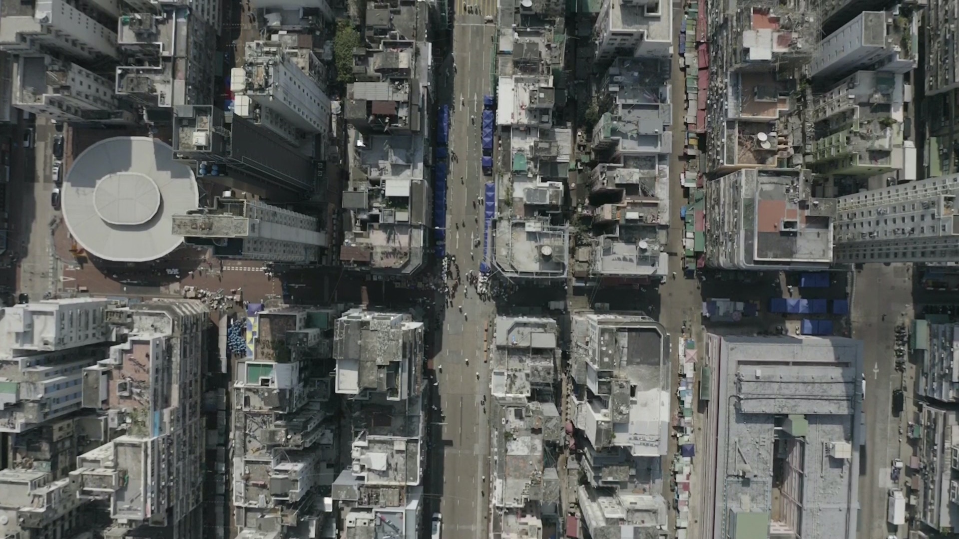 政府圍封佐敦甘肅街、炮台街、南京街、吳松街內範圍，牽涉約一萬人，要求區內人士今日內接受檢測。(洪業銘攝)