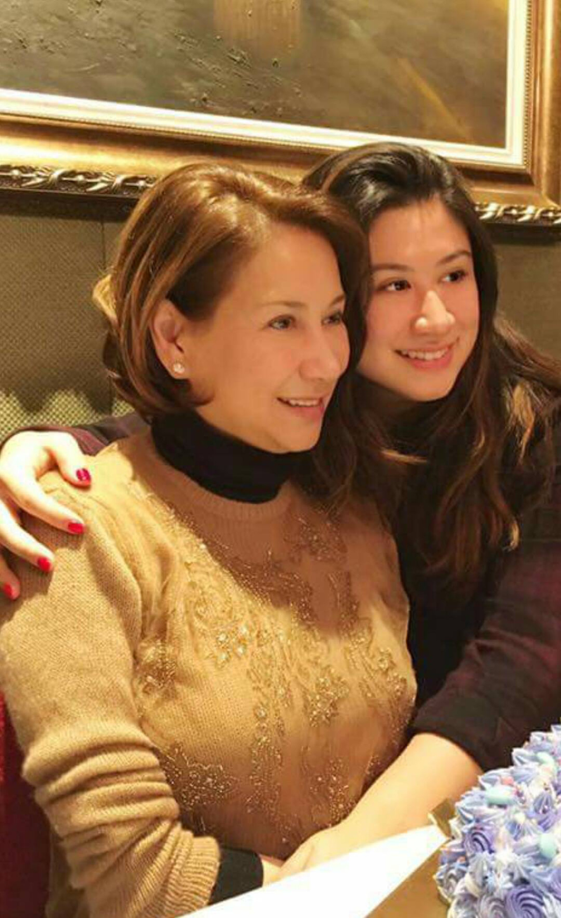 甄妮和女儿甄家平多年来相依为命。(Facebook@甄妮 Jenny Tseng)