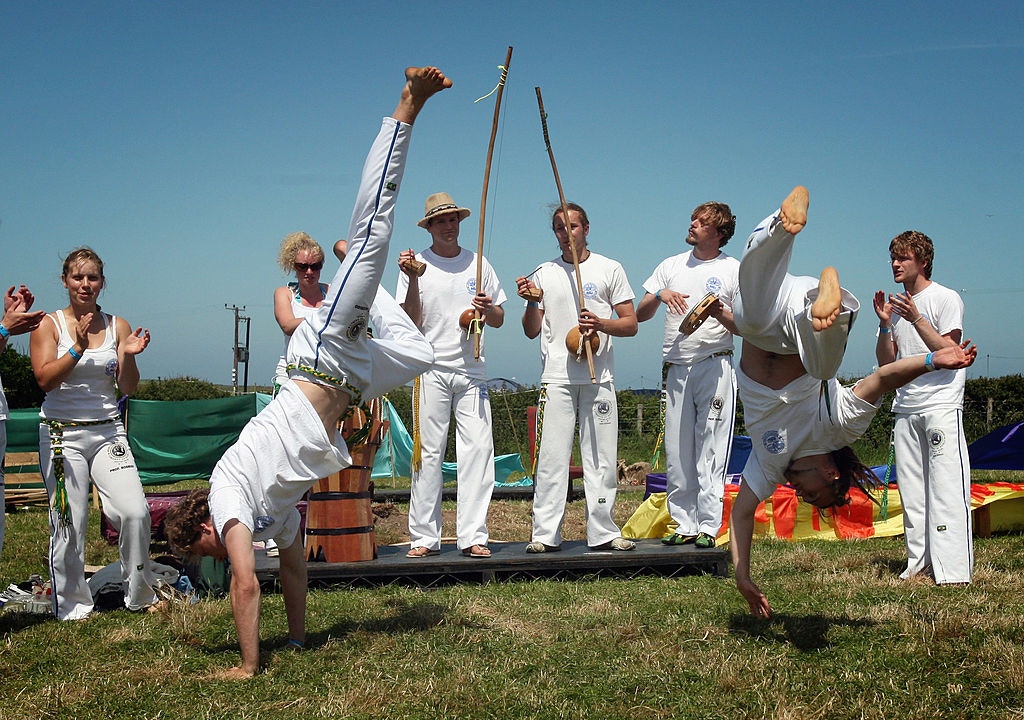 卡波耶拉（Capoeira），又稱「巴西戰舞」，是源於巴西與舞蹈合一的傳統武術。（圖片來自：Getty Images）
