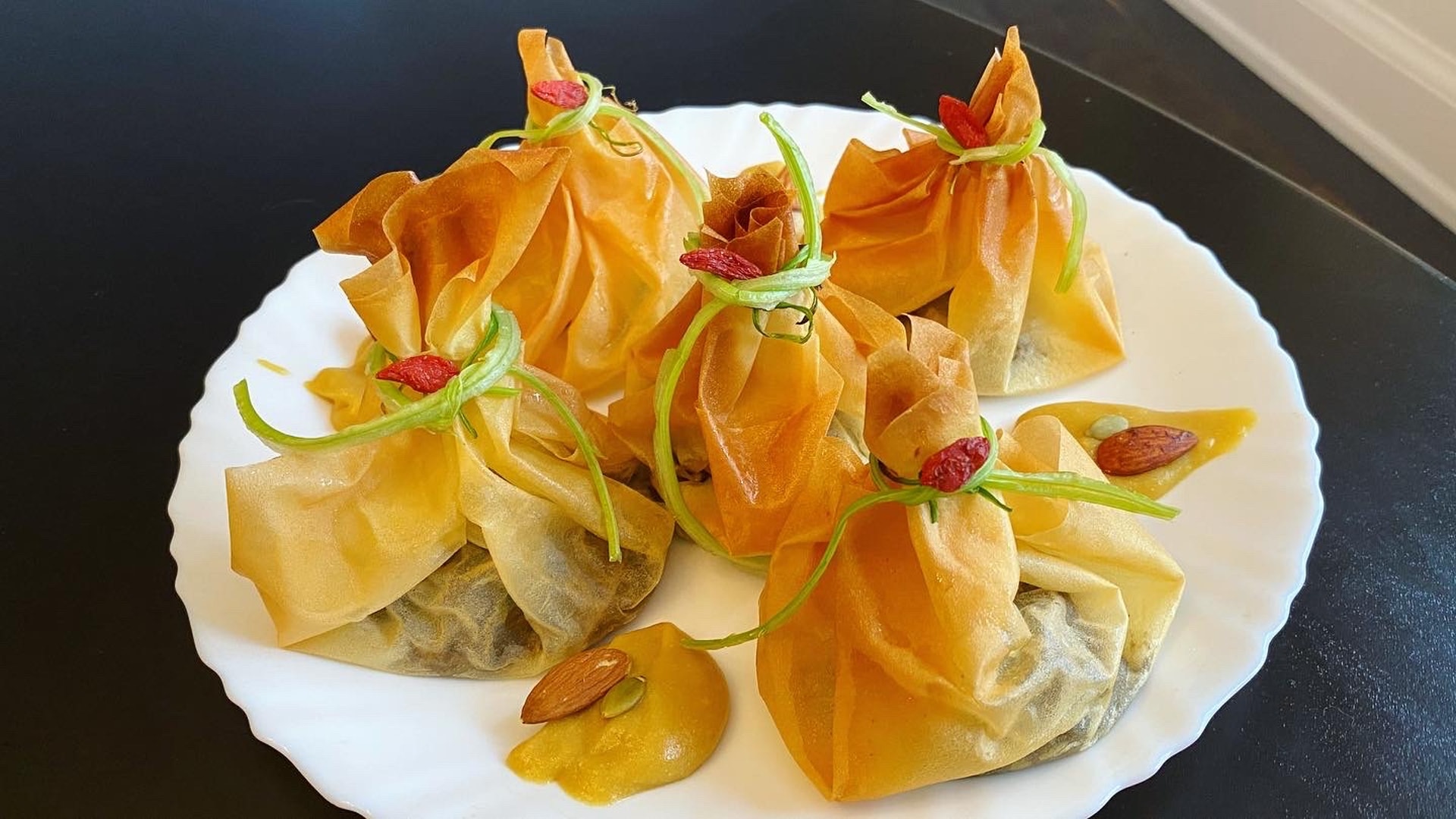 【素食食譜】迷你蘑菇威靈頓　外皮香脆混合白松露｜Vian素食屋