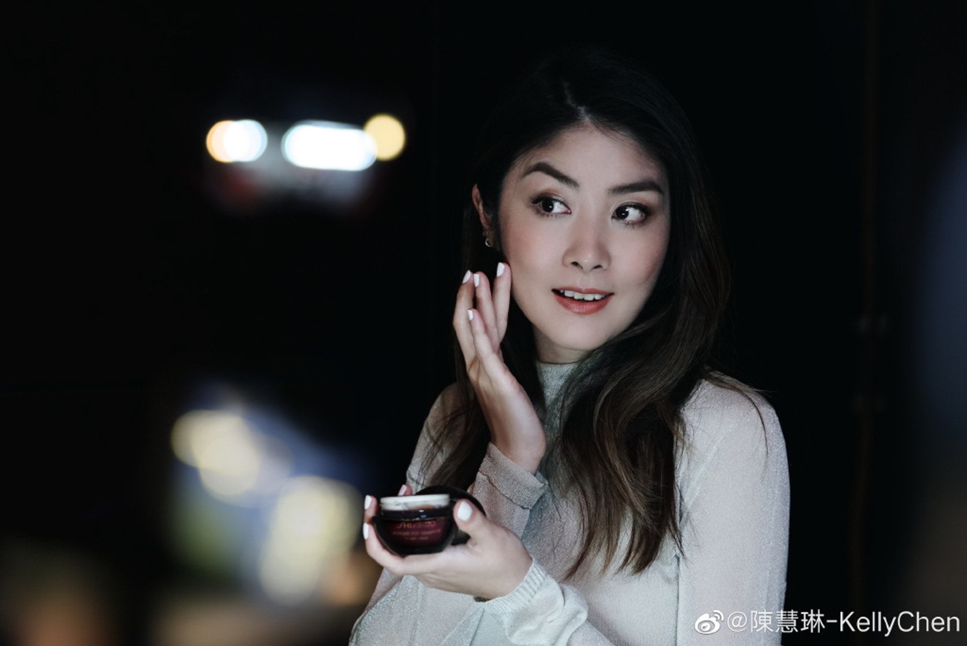 因為有肌肉個肚就不會爆大,生完就不會下墜和有紋。因為有彈性,生完再做運動好快可以回復。(微博@陳慧琳) 因為有肌肉個肚就不會爆大,生完就不會下墜和有紋。因為有彈性,生完再做運動好快可以回復。(微博@陳慧琳)