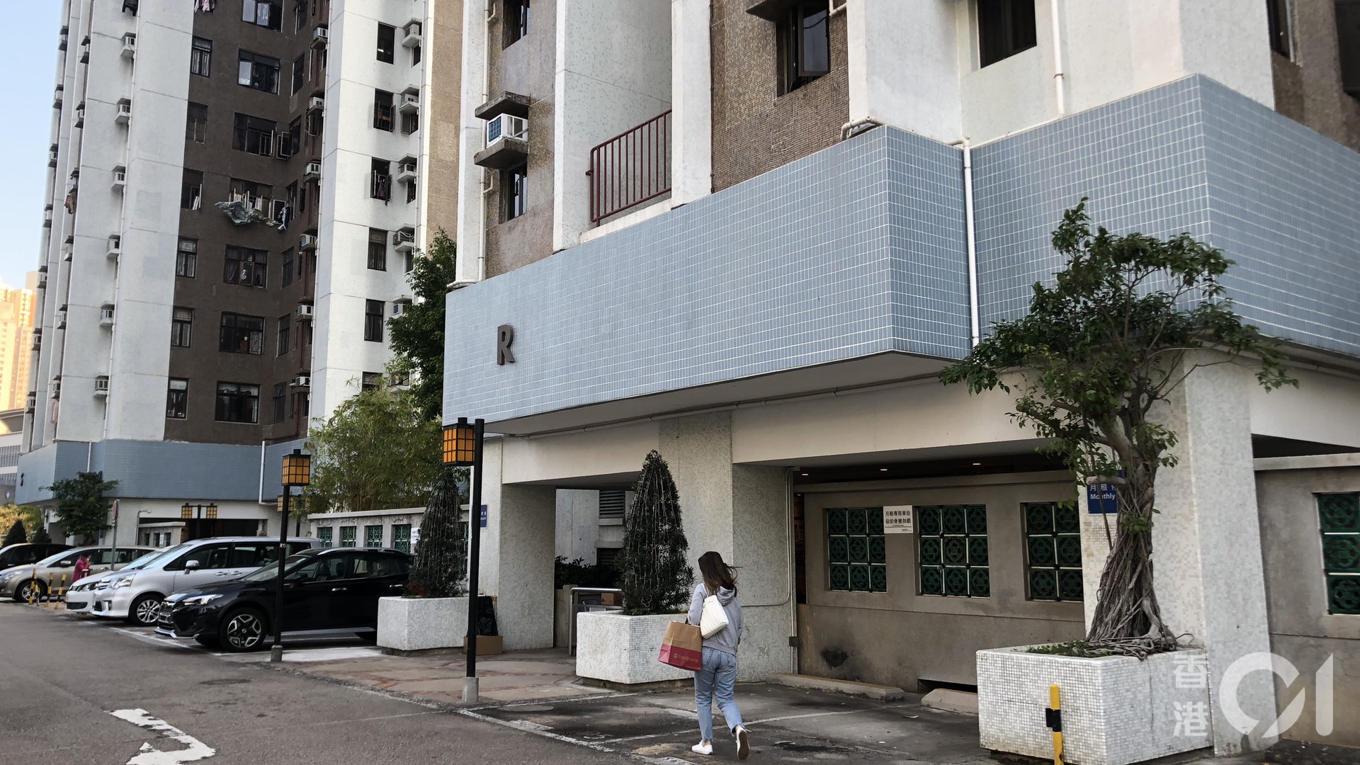 綠楊新邨18樓全層檢疫 居民:若圍封或撤離 盼盡早通知準備 綠楊新邨18樓全層檢疫 居民:若圍封或撤離 盼盡早通知準備