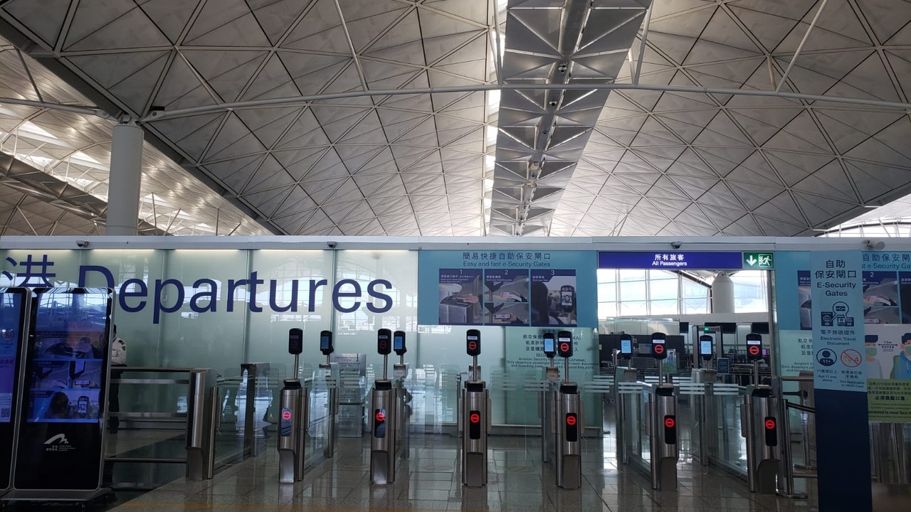 BNO|機場自助保安閘口停用 助截停持BNO離境 機管局:配合政府 BNO|機場自助保安閘口停用 助截停持BNO離境 機管局:配合政府
