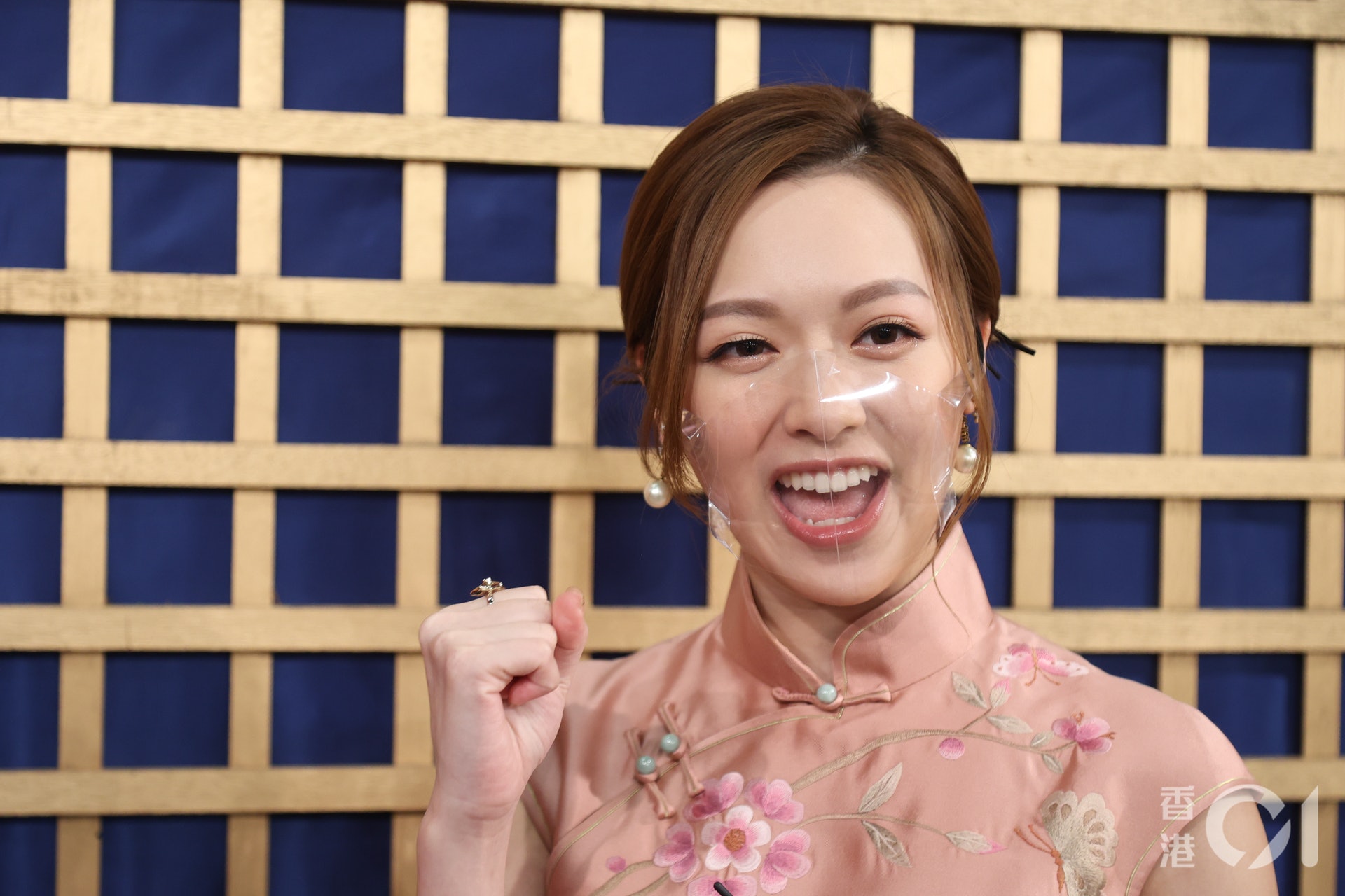 馮盈盈直言有睇相關報導感覺開心。(梁碧玲攝) 馮盈盈直言有睇相關報導感覺開心。(梁碧玲攝)