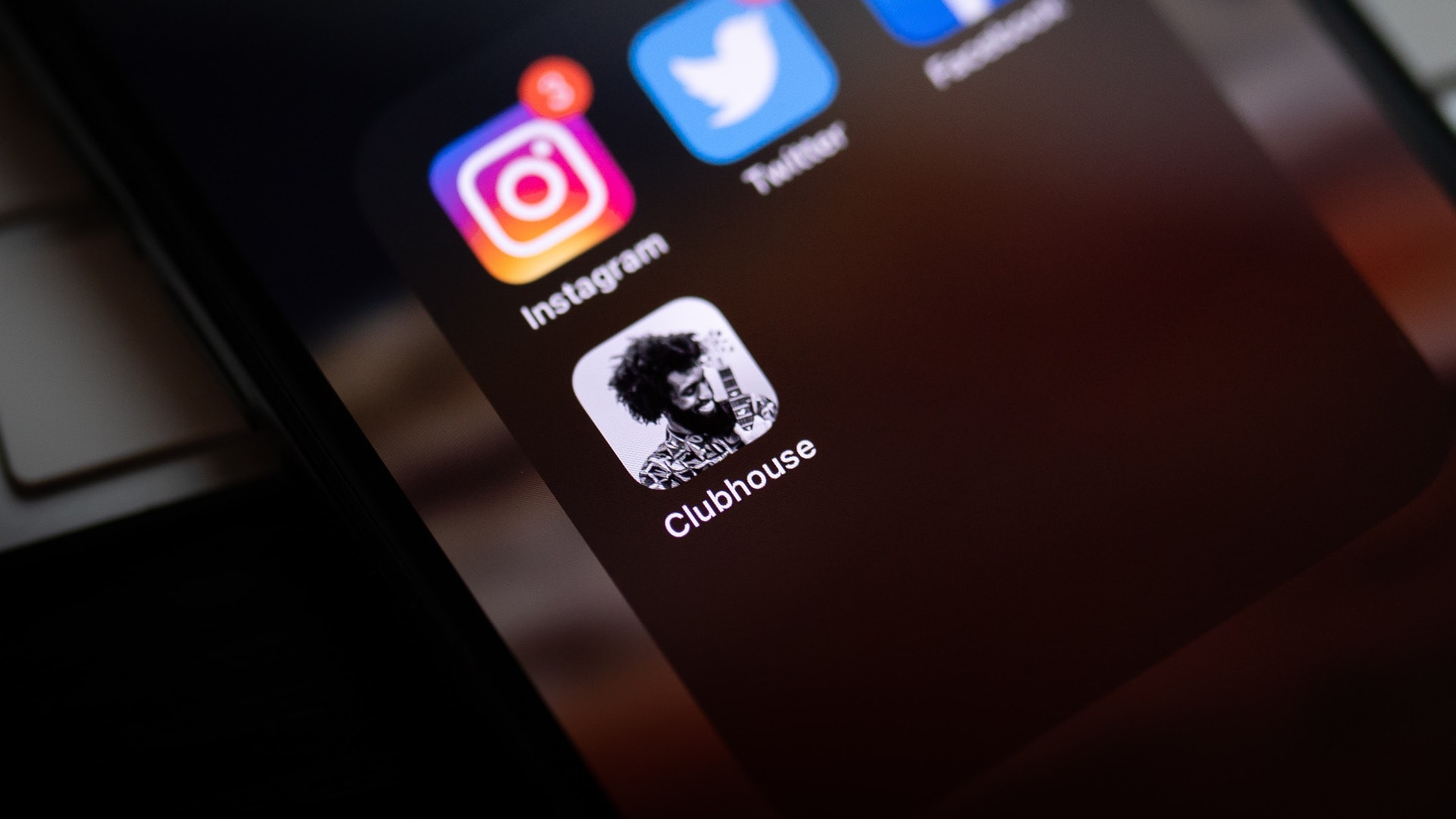 Clubhouse為何獲封「上流社交媒體App」?爆紅三大原因你要知! Clubhouse為何獲封「上流社交媒體App」?爆紅三大原因你要知!