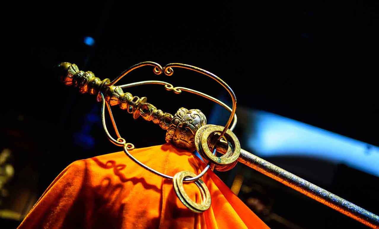 錫杖｜唐三藏驅魔師手中不是拐杖代表「不殺」兼使棍法的兵器