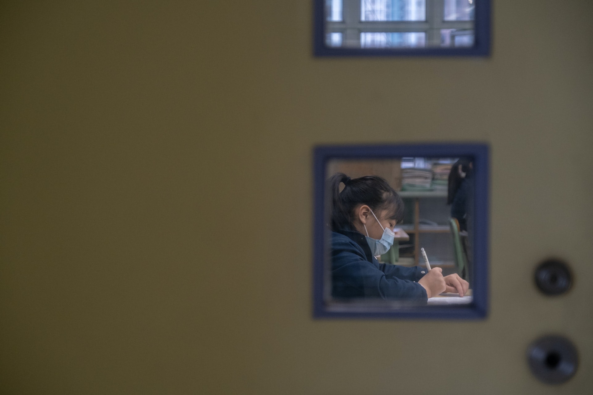 教師兩周一檢可全校復課　家長反應兩極　有人感放心亦有斥無必要