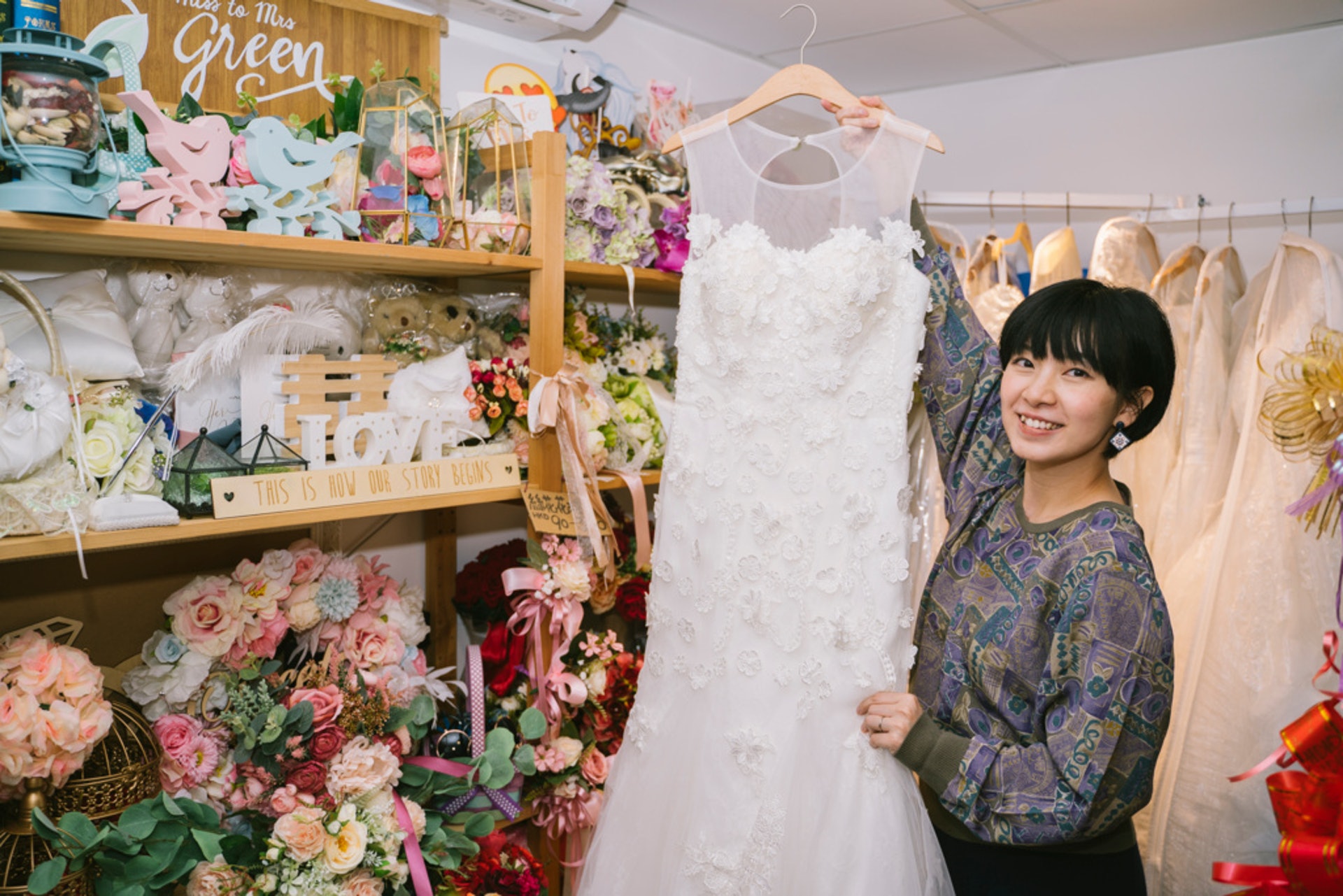 【100種女生|改變婚禮浪費文化】Kaki在營運店舖也有不少困難:「有一個很百思不得期解,就是覺得有物資捐出,很多人都會奉旨,如提出為何你不上門收?有些人會認為你以我的物資去圖利,是不是要付出多些?只能說「我理解,但不認同」我們也需要人力物力,去處理一些你不需要的物資。」(鄭子峰攝)