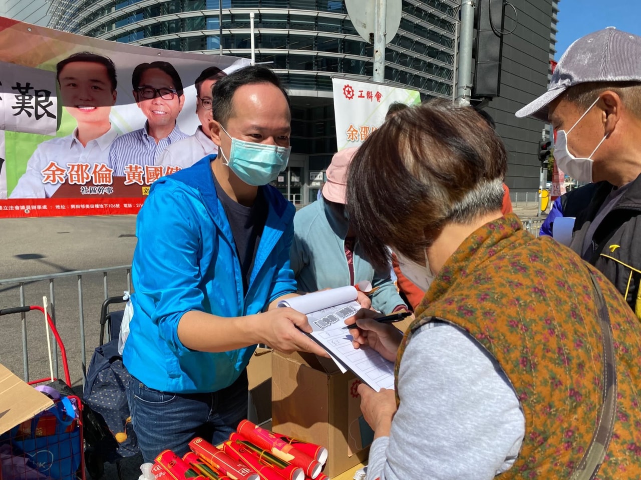 工聯會發起「救失業 度時艱」聯署簽名行動,並向政府提出四項要求,包括設立150億元緊急失業援助基金,為失業或停工工友提供每月9千元、為期6個月的現金津貼。(工聯會Facebook) 工聯會發起「救失業 度時艱」聯署簽名行動,並向政府提出四項要求,包括設立150億元緊急失業援助基金,為失業或停工工友提供每月9千元、為期6個月的現金津貼。(工聯會Facebook)