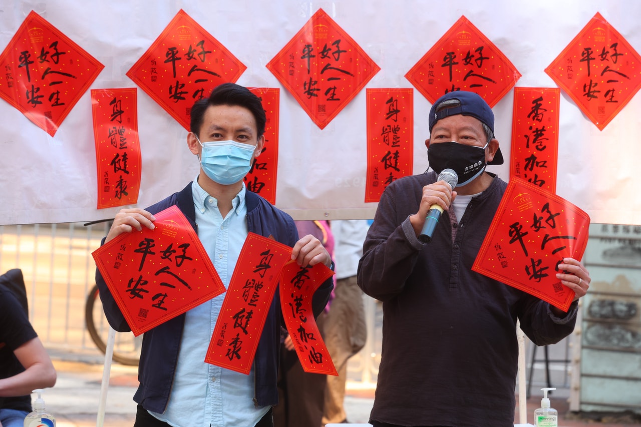 民主派在銅鑼灣擺街站為612人道支援基金籌款。(羅君豪攝) 民主派在銅鑼灣擺街站為612人道支援基金籌款。(羅君豪攝)