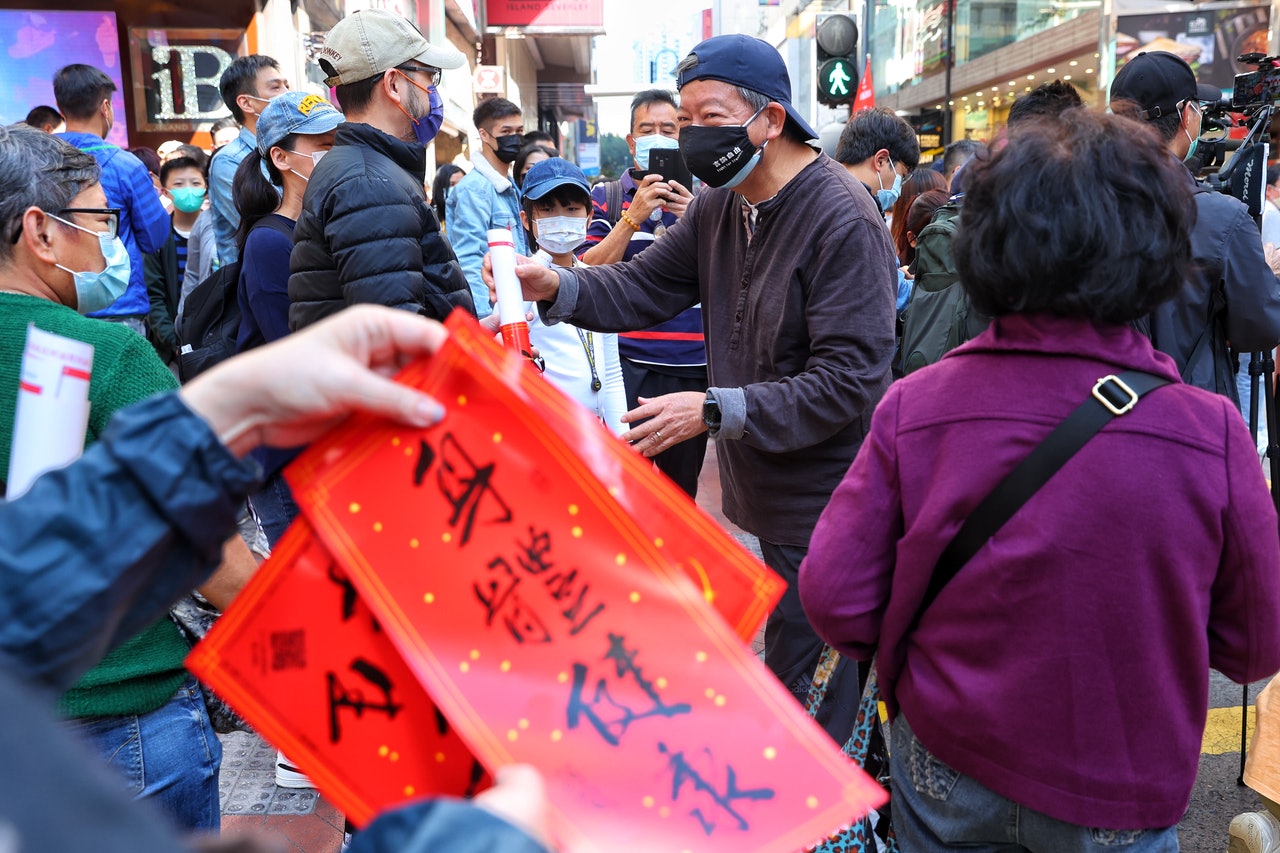 民主派在銅鑼灣擺街站為612人道支援基金籌款。(羅君豪攝) 民主派在銅鑼灣擺街站為612人道支援基金籌款。(羅君豪攝)