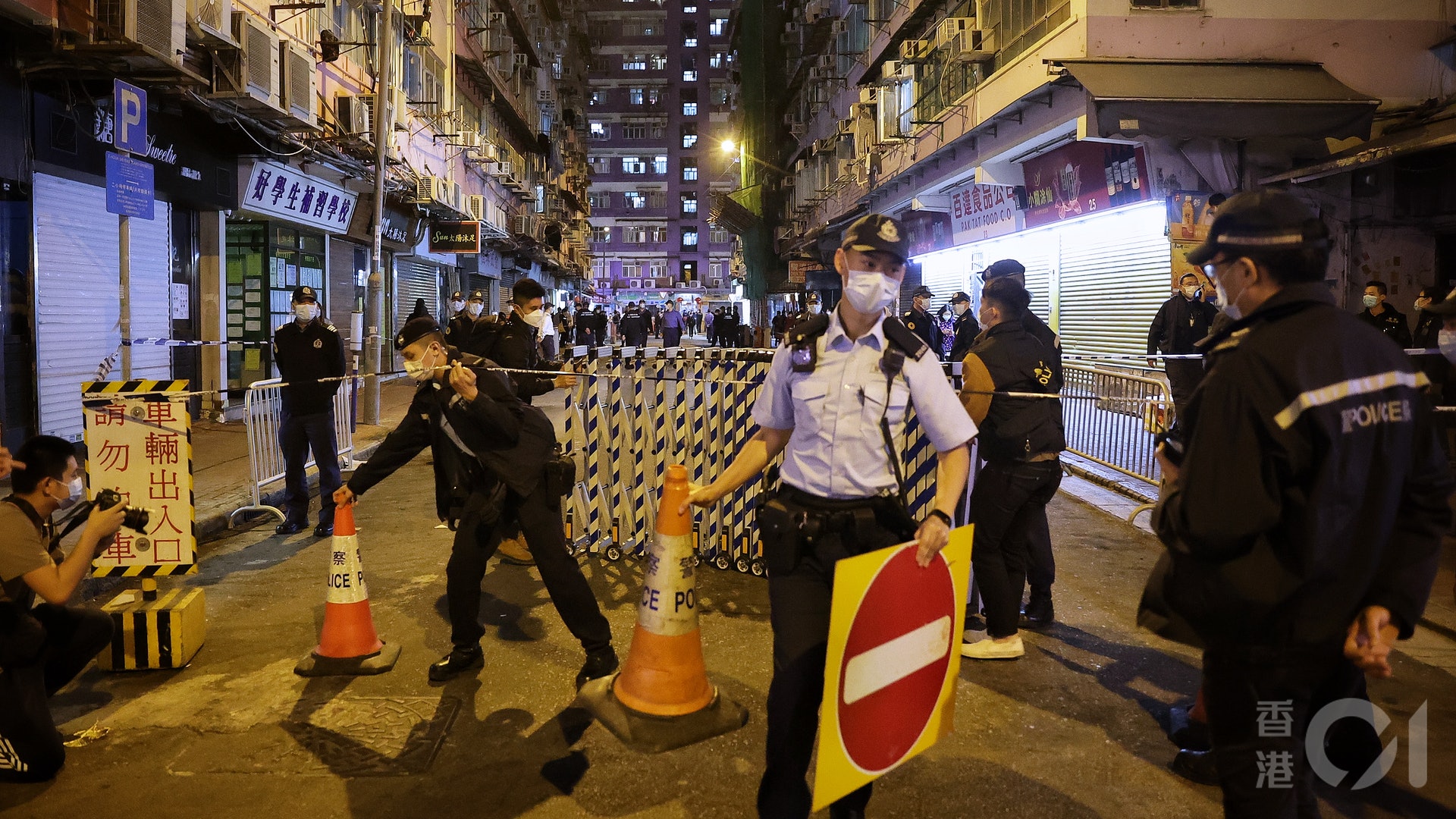 強制檢測|政府查土瓜灣美景樓揭185人未檢測 部分收$5000告票 強制檢測|政府查土瓜灣美景樓揭185人未檢測 部分收$5000告票