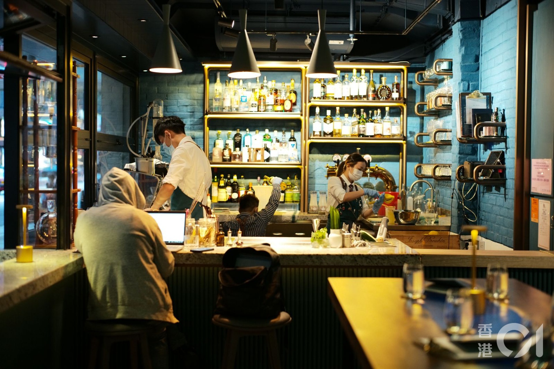 食物及衞生局局長陳肇始表示, 2月18日(年初七)有條件放寬599F下對餐飲業務及表列處所限制容許部份表列處所有限度運作,食肆堂食延長至晚上10時。(資料圖片/高仲明攝) 食物及衞生局局長陳肇始表示, 2月18日(年初七)有條件放寬599F下對餐飲業務及表列處所限制容許部份表列處所有限度運作,食肆堂食延長至晚上10時。(資料圖片/高仲明攝)
