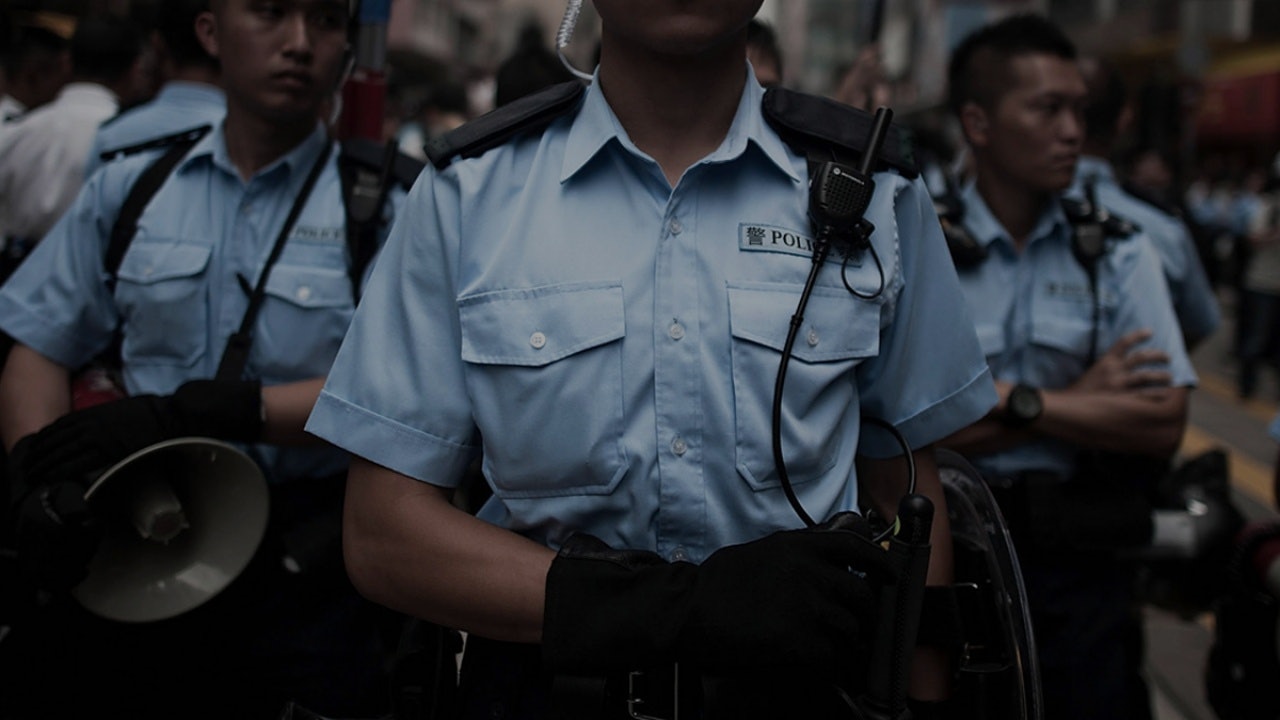 休班警無牌駕駛兼撞車遭父踢爆 官稱應學父做敢擔當的人 押後判 休班警無牌駕駛兼撞車遭父踢爆 官稱應學父做敢擔當的人 押後判