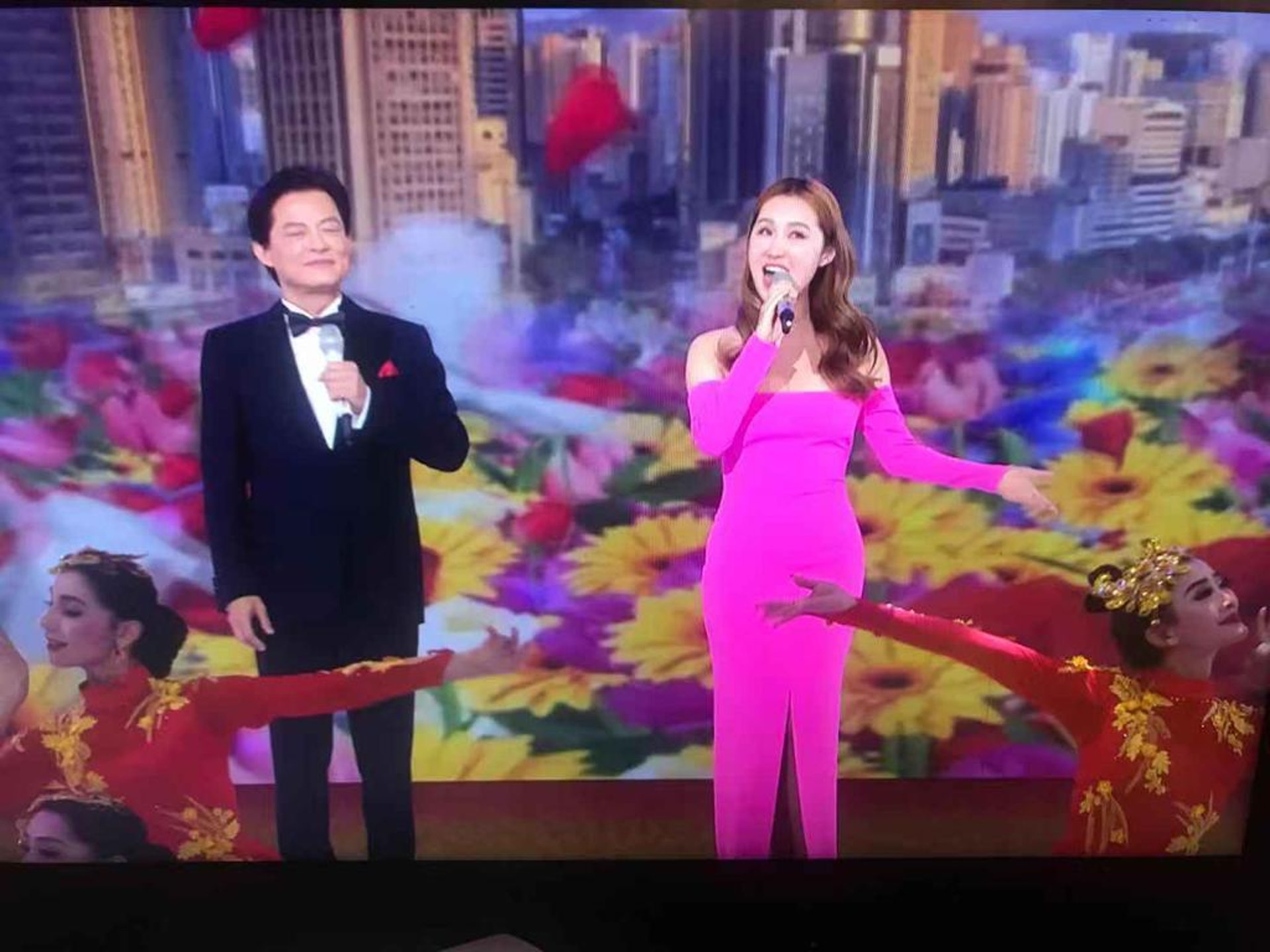 莫華倫指,去年初二他回到香港,在會展表演。(莫華倫提供) 莫華倫指,去年初二他回到香港,在會展表演。(莫華倫提供)