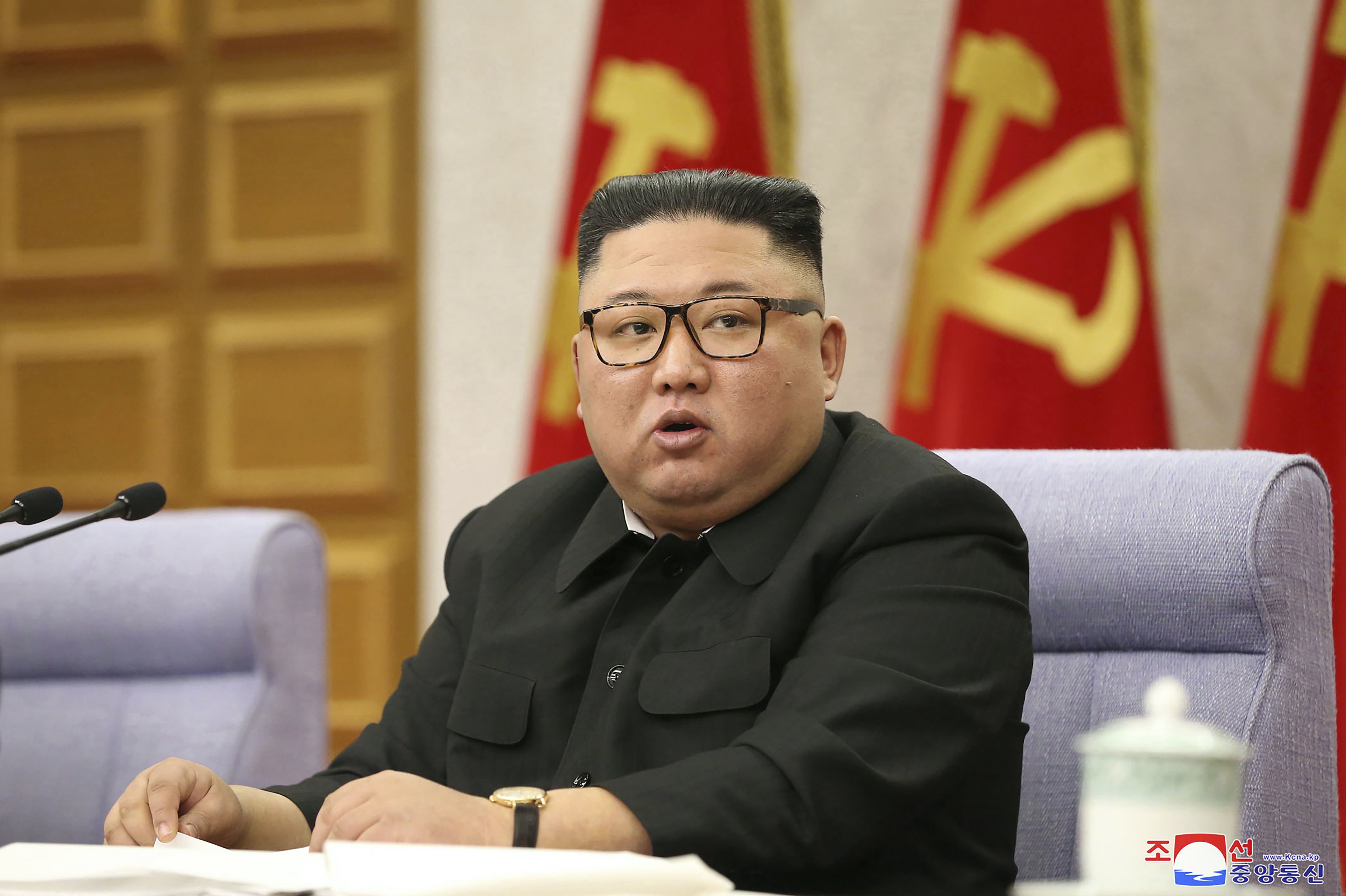 朝鲜政府提供图片显示，朝鲜领导人金正恩在平壤出席于2月8日至11日期间举行的朝鲜劳动党第八届中央委员会第二次全体会议。 （AP）