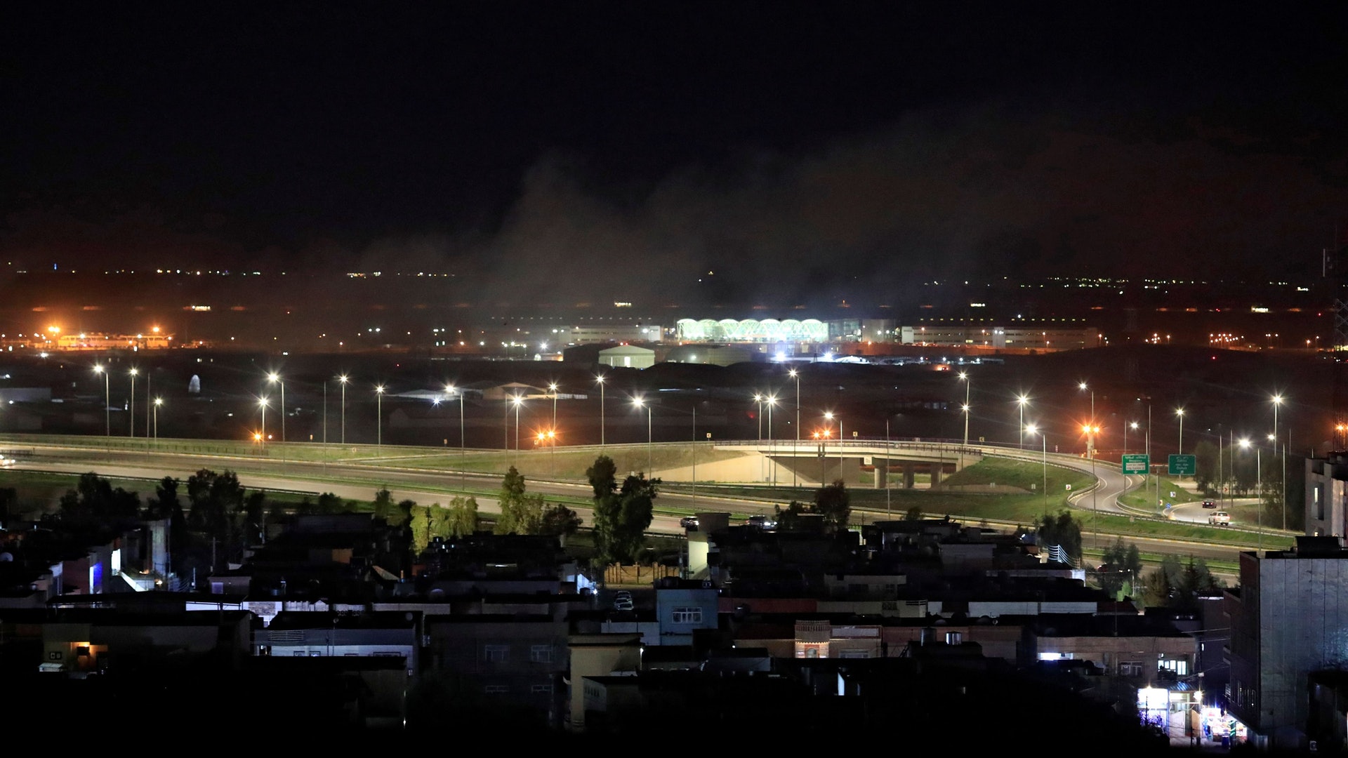 美軍駐伊拉克基地附近遭3枚火箭炮襲擊 1死8傷 美軍駐伊拉克基地附近遭3枚火箭炮襲擊 1死8傷