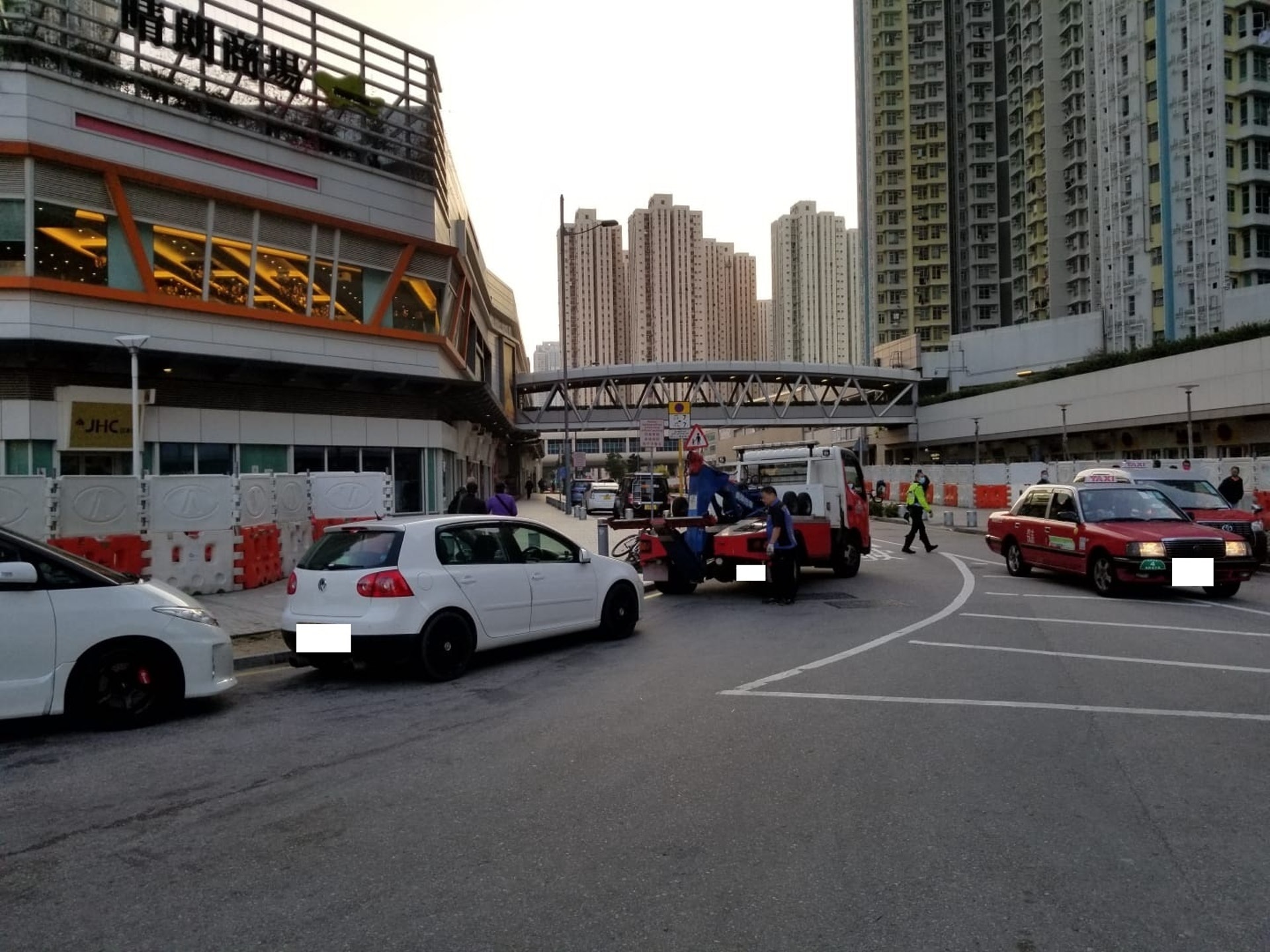 警東九龍打擊違泊派2428張 牛肉乾 拖走9架車 香港01 突發 警東九龍打擊違泊派2428張 牛肉乾 拖走9架車 香港01 突發