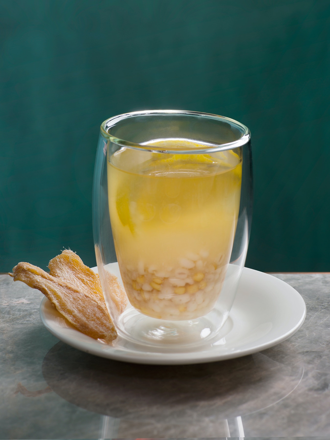 飲品可選麥米薏米檸檬水。（十里洋場提供）