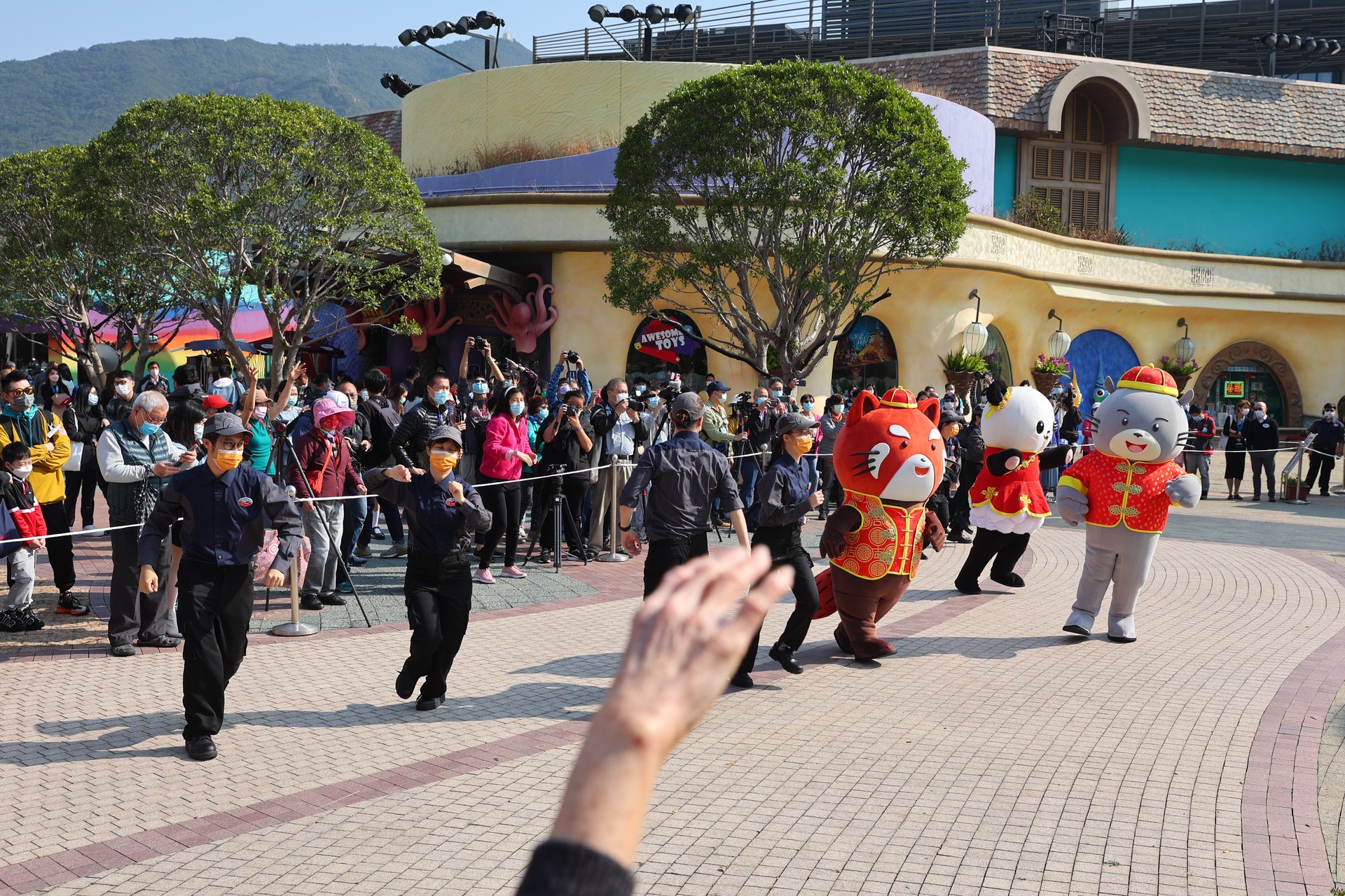 海洋公園重開 九成員工通檢市民擔心成最後一次到場玩 海洋公園重開 九成員工通檢市民擔心成最後一次到場玩