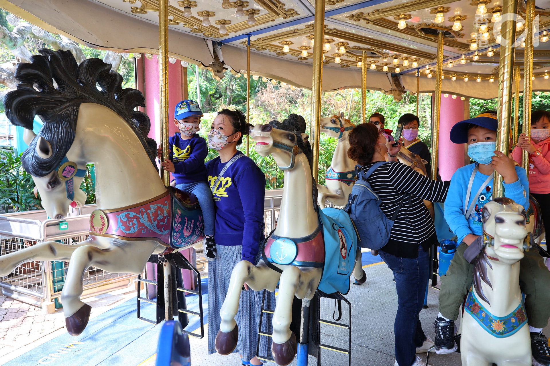 2021年6月3日至30日期間入海洋公園、並已接種最少一劑疫苗的訪客,可每人獲贈一套園內優惠券。(資料圖片/羅君豪攝) 2021年6月3日至30日期間入海洋公園、並已接種最少一劑疫苗的訪客,可每人獲贈一套園內優惠券。(資料圖片/羅君豪攝)