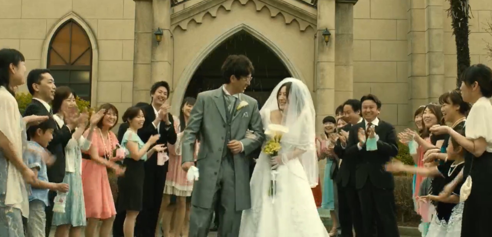 人的一生中,教堂的鐘聲會為他敲牆三次。出生、結婚和最後的離逝。第二次的鐘聲敲響時,千惠選擇與信武相守一生。她認為遇見信武,是此生最幸運的事情。(《小花的味噌湯》) 人的一生中,教堂的鐘聲會為他敲牆三次。出生、結婚和最後的離逝。第二次的鐘聲敲響時,千惠選擇與信武相守一生。她認為遇見信武,是此生最幸運的事情。(《小花的味噌湯》)