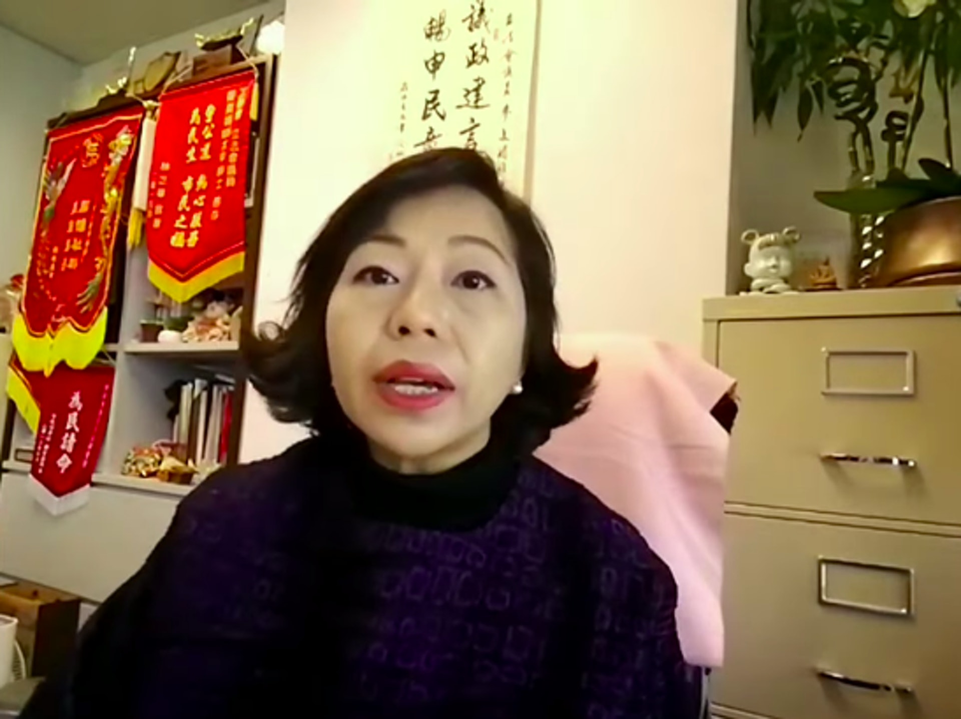 立法會人力事務委員會舉行會議,工聯會陸頌雄提交私人條例草案,要求將最低工資的檢討周期由每兩年改為每年一次。 立法會人力事務委員會舉行會議,工聯會陸頌雄提交私人條例草案,要求將最低工資的檢討周期由每兩年改為每年一次。