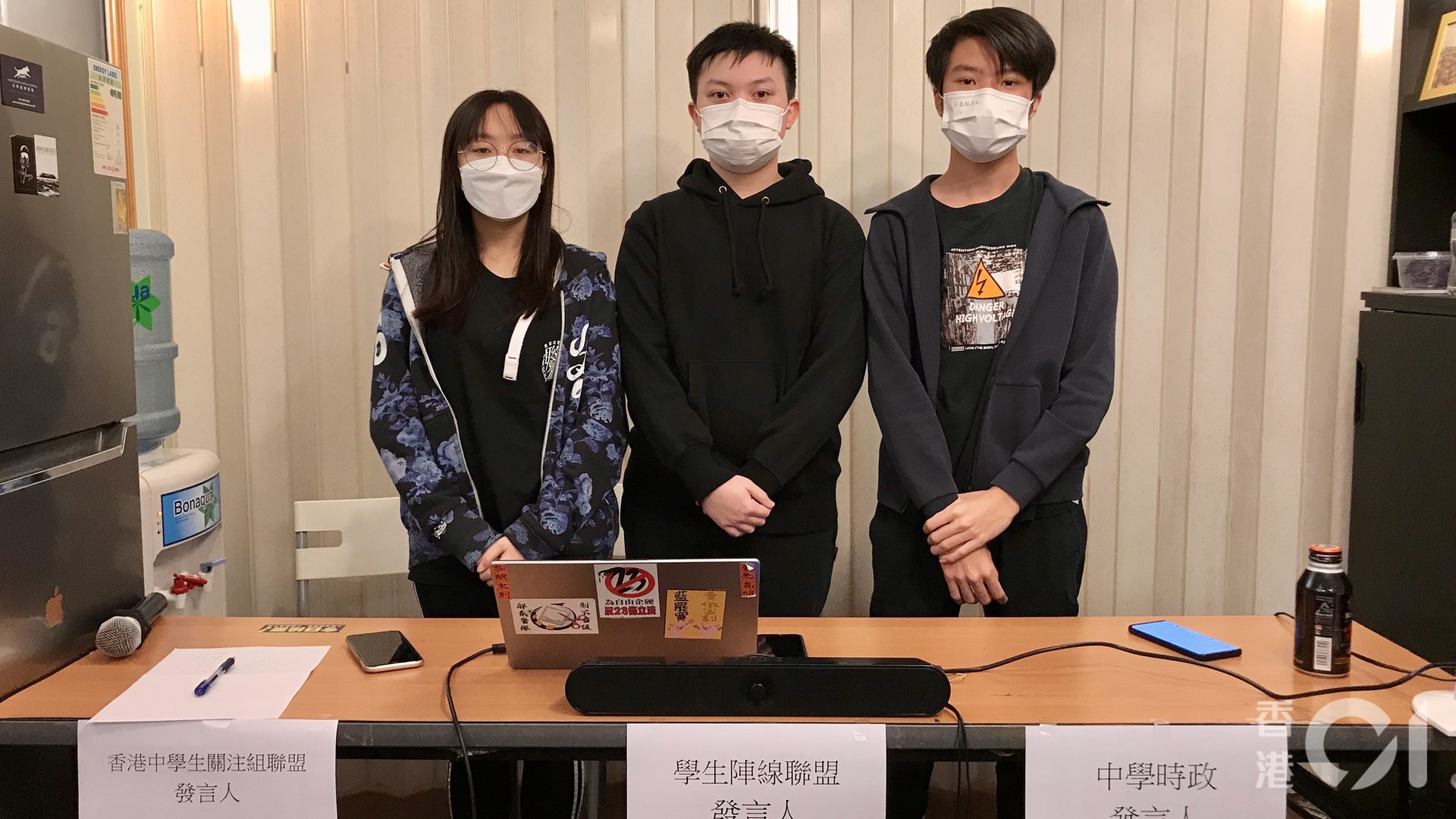 筲官學生指檢疫期間光線暗、欠紙筆影響溫習 促公布DSE檢疫準則 筲官學生指檢疫期間光線暗、欠紙筆影響溫習 促公布DSE檢疫準則
