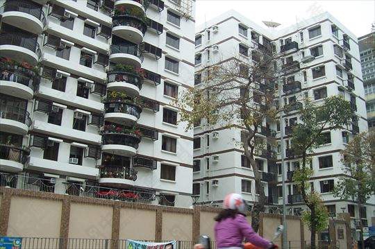 有無源頭個案居於九龍塘根德閣5座。（中原地產網上圖片）