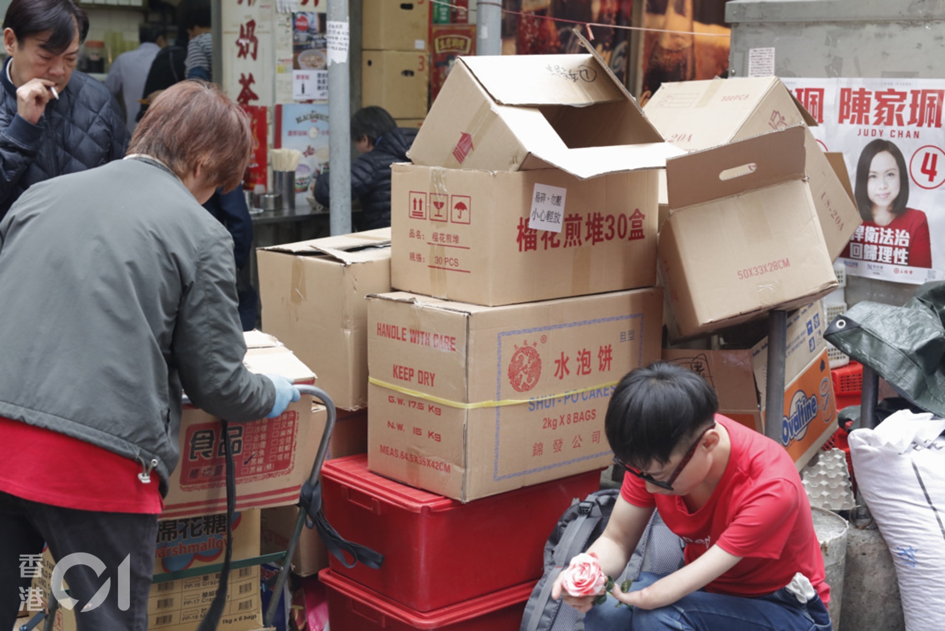 向本地回收企業提供新一輪為期六個月的租金資助計劃,開支一億元,每年預留不少於3億元推行廢紙回收服務計劃。(資料圖片) 向本地回收企業提供新一輪為期六個月的租金資助計劃,開支一億元,每年預留不少於3億元推行廢紙回收服務計劃。(資料圖片)