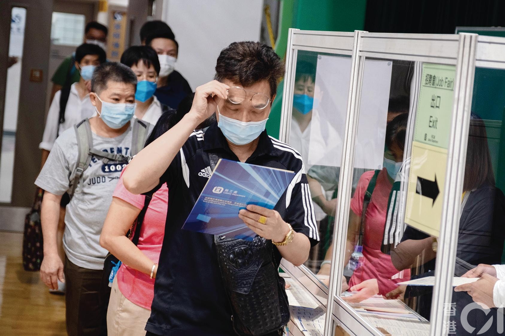 勞工處半年接獲324宗疑因工感染新冠肺炎　這三大行業個案最多
