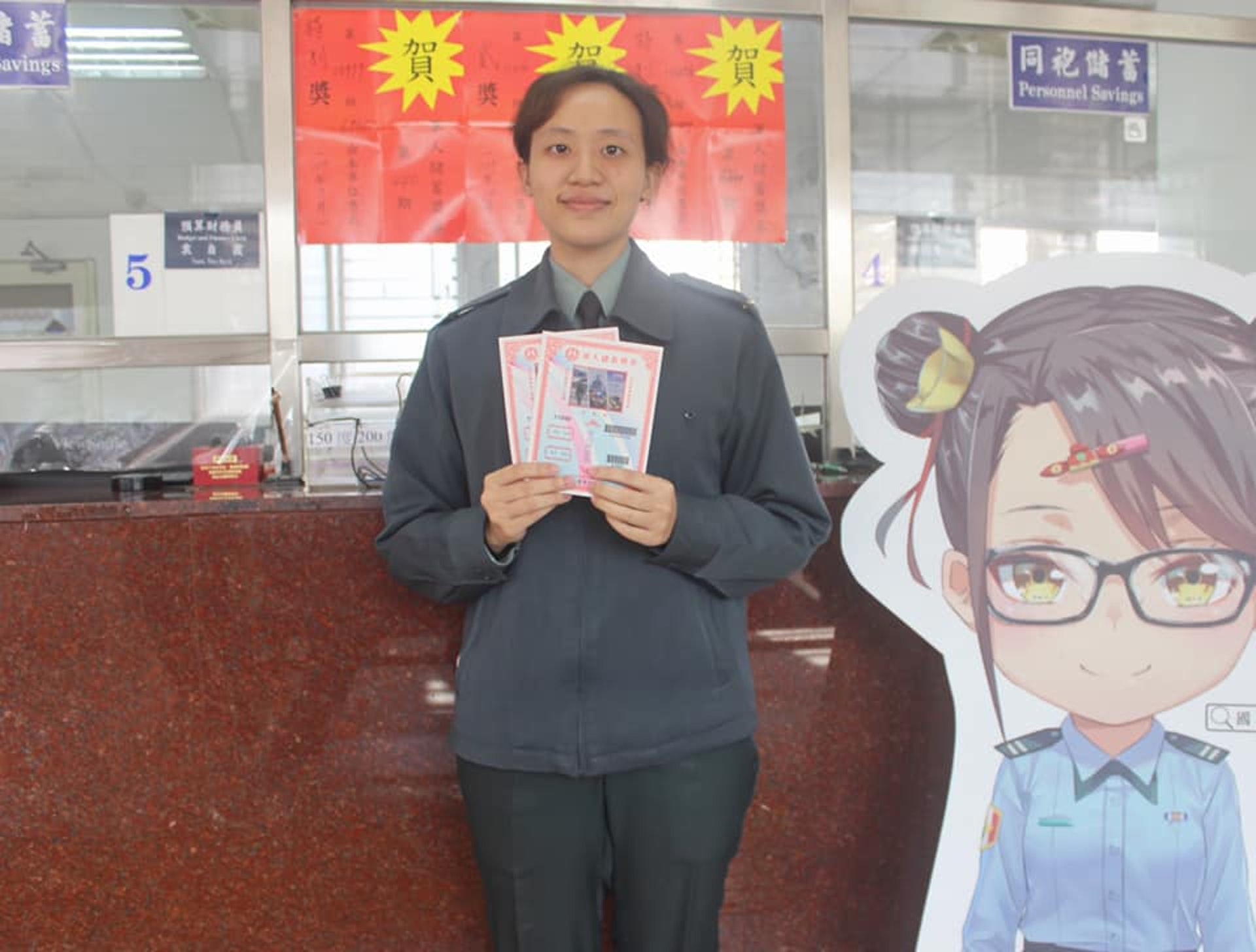 「國軍同袍儲蓄會」以宣傳軍人福利或抽獎活動,亦偶爾會用軍人作模特兒。(Facebook@國軍同袍儲蓄會粉絲團) 「國軍同袍儲蓄會」以宣傳軍人福利或抽獎活動,亦偶爾會用軍人作模特兒。(Facebook@國軍同袍儲蓄會粉絲團)
