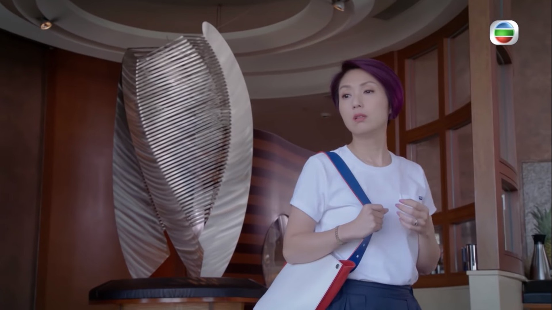 楊千嬅去搵黃浩然。(電視畫面) 楊千嬅去搵黃浩然。(電視畫面)