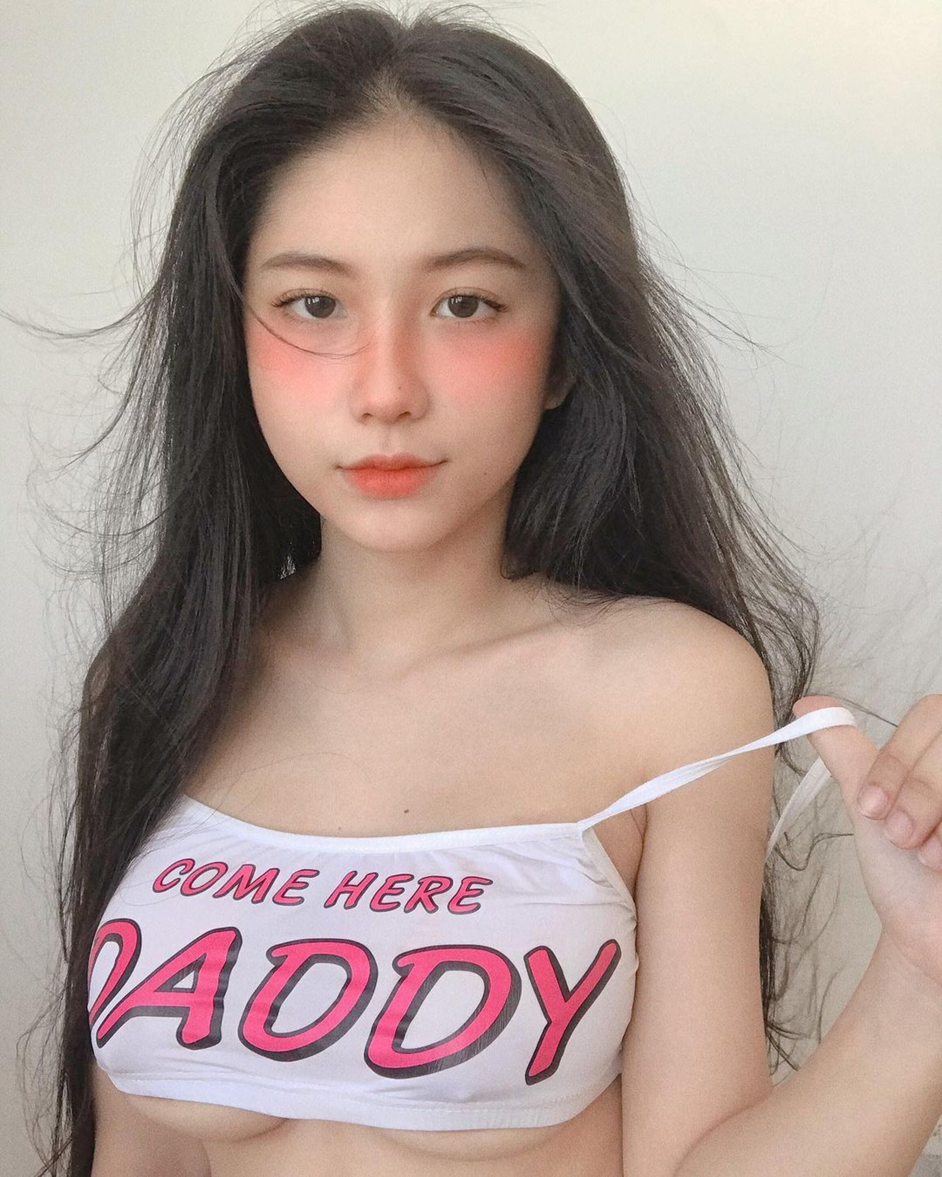 不過其實在 Kim Anh Nguyễn 清純的外表下,卻藏著一對極品美乳,看看那白皙的皮膚配上若隱若現的雙峰,露出南半球什麼的真的太犯規啦!(Ig@foxie_____) 不過其實在 Kim Anh Nguyễn 清純的外表下,卻藏著一對極品美乳,看看那白皙的皮膚配上若隱若現的雙峰,露出南半球什麼的真的太犯規啦!(Ig@foxie_____)