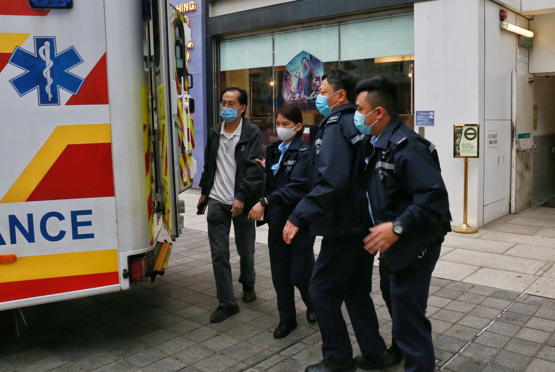 事主父親在場了解。(鄧栢良攝) 事主父親在場了解。(鄧栢良攝)