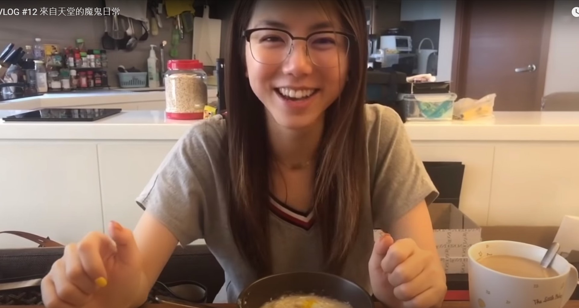 鄧紫棋G.E.M.在自己的YouTube頻道內分享她每天如何炮製早餐。(GEM VLOG #12 來自天堂的魔鬼日常) 鄧紫棋G.E.M.在自己的YouTube頻道內分享她每天如何炮製早餐。(GEM VLOG #12 來自天堂的魔鬼日常)