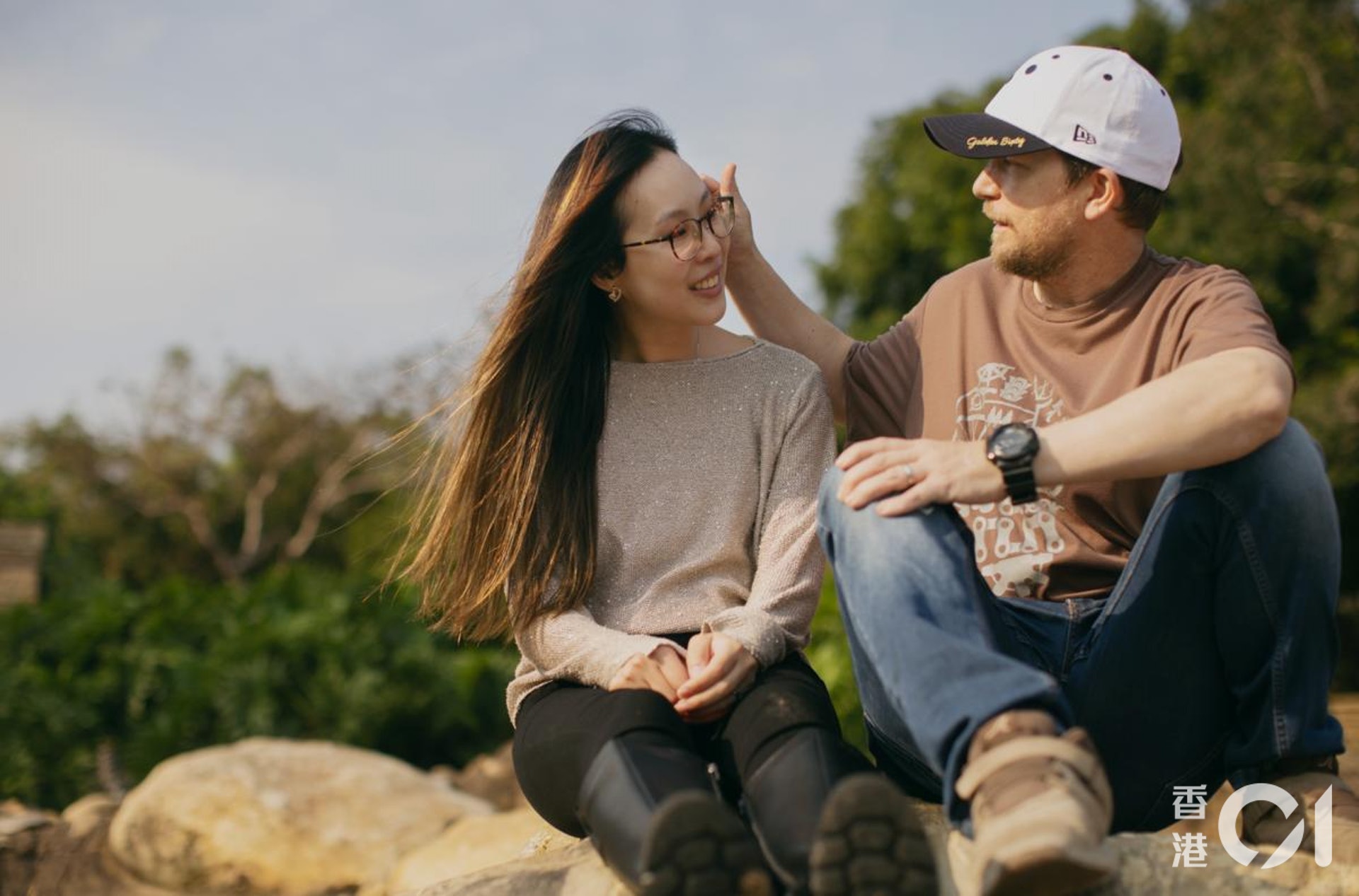35歲的香港女生Fifi在交友App認識45歲的英國混荷蘭籍的丈夫Mitchell。(黃舒慧攝) 35歲的香港女生Fifi在交友App認識45歲的英國混荷蘭籍的丈夫Mitchell。(黃舒慧攝)