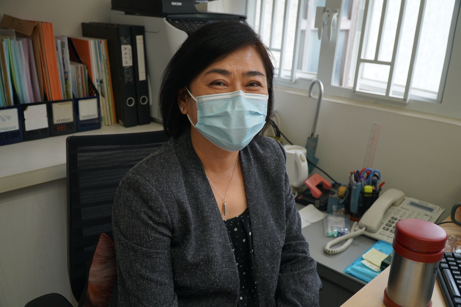 清潔公司老闆林雪華深知婦女的需求,認為提供一些彈性上班時間如媽媽更能幫助一些有需要的人士,如經濟壓力大的基層家庭:「唔敢話幫到幾多,一份半糧都好過得丈夫一份糧。而幫到佢哋同時,我哋亦可以解決人手問題」。(曾鳳婷攝) 清潔公司老闆林雪華深知婦女的需求,認為提供一些彈性上班時間如媽媽更能幫助一些有需要的人士,如經濟壓力大的基層家庭:「唔敢話幫到幾多,一份半糧都好過得丈夫一份糧。而幫到佢哋同時,我哋亦可以解決人手問題」。(曾鳳婷攝)