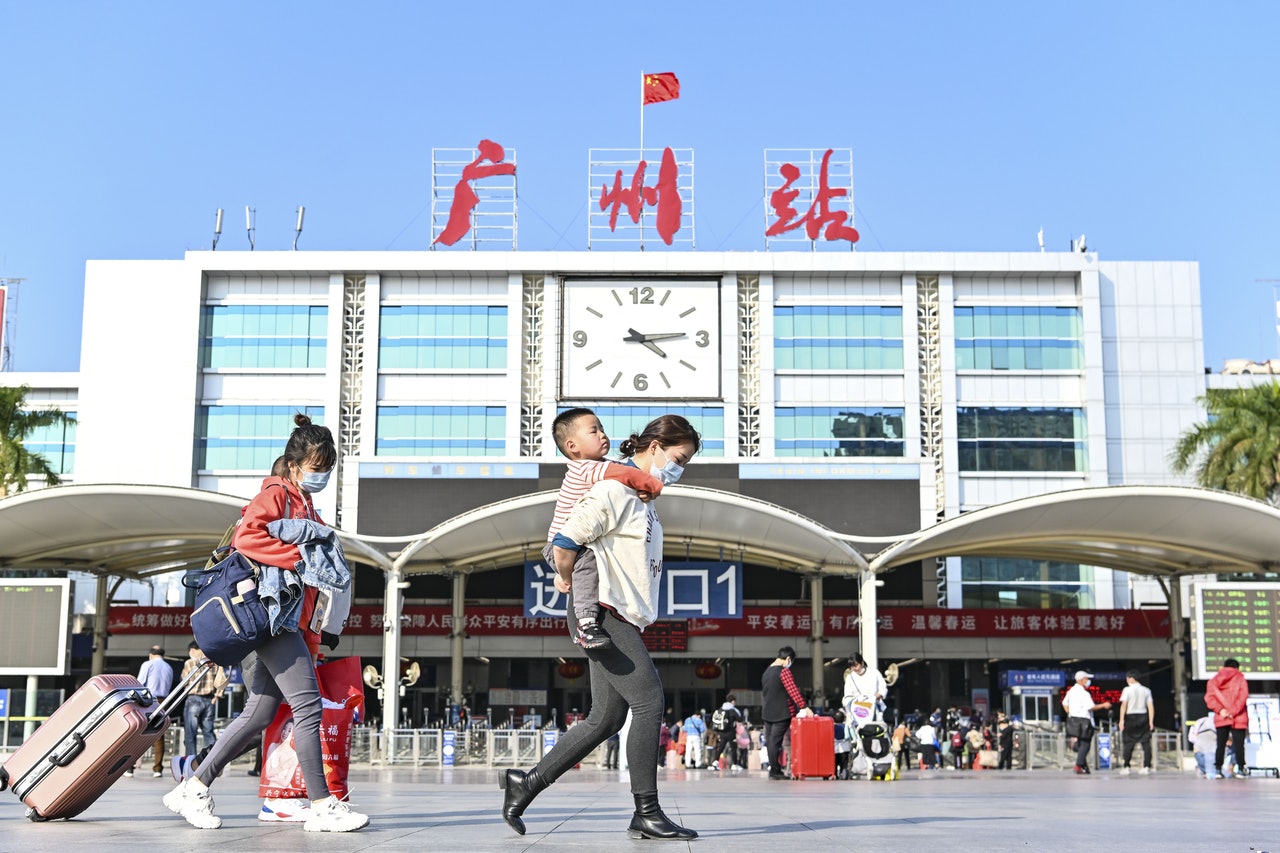 今年春運全國鐵路、公路、水路、民航共發送旅客預計達到8.7億人次。(中新社) 今年春運全國鐵路、公路、水路、民航共發送旅客預計達到8.7億人次。(中新社)