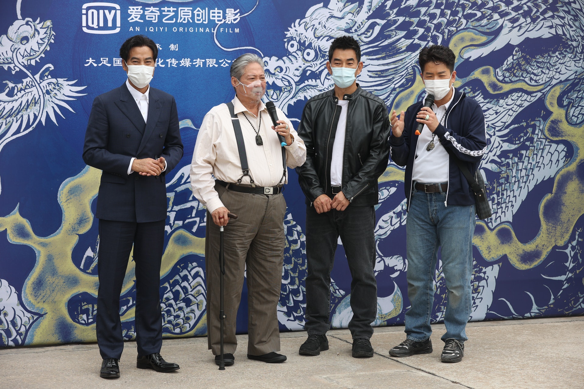 洪金寶雖然拄拐杖,但是行動自如。(陳順禎攝) 洪金寶雖然拄拐杖,但是行動自如。(陳順禎攝)