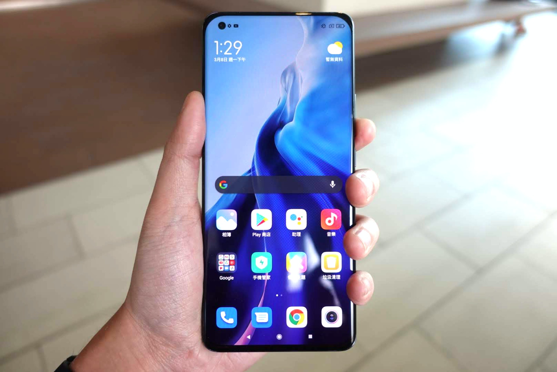 小米11的屏幕為 6.81 吋、解像度 3200x1440 達 2K 級數,且擁有 120Hz 更新率,高清之餘操作非常流暢(蔡浩騰 攝) 小米11的屏幕為 6.81 吋、解像度 3200x1440 達 2K 級數,且擁有 120Hz 更新率,高清之餘操作非常流暢(蔡浩騰 攝)