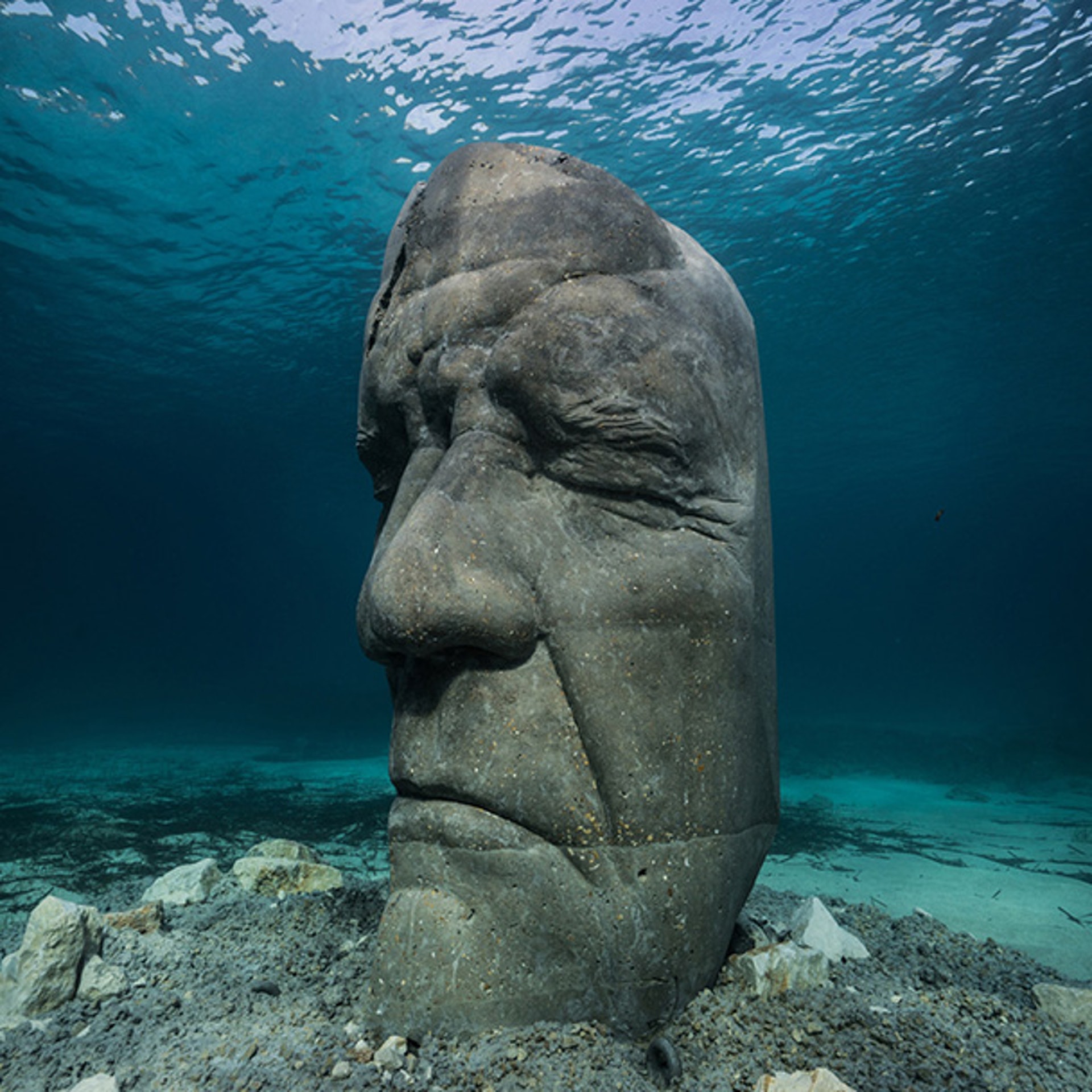 水底奇觀 法國出現水下人面石像揭示海洋遠比人類想象中脆弱 水底奇觀 法國出現水下人面石像揭示海洋遠比人類想象中脆弱