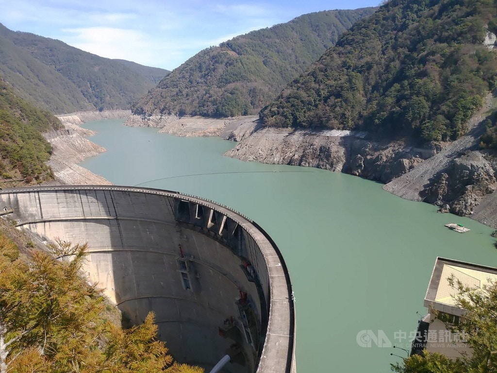 å°ç£ç¼ºæ°´ å°ä¸­å¾·åŸºæ°´åº«ä¹¾æ¶¸è¦‹åº•è