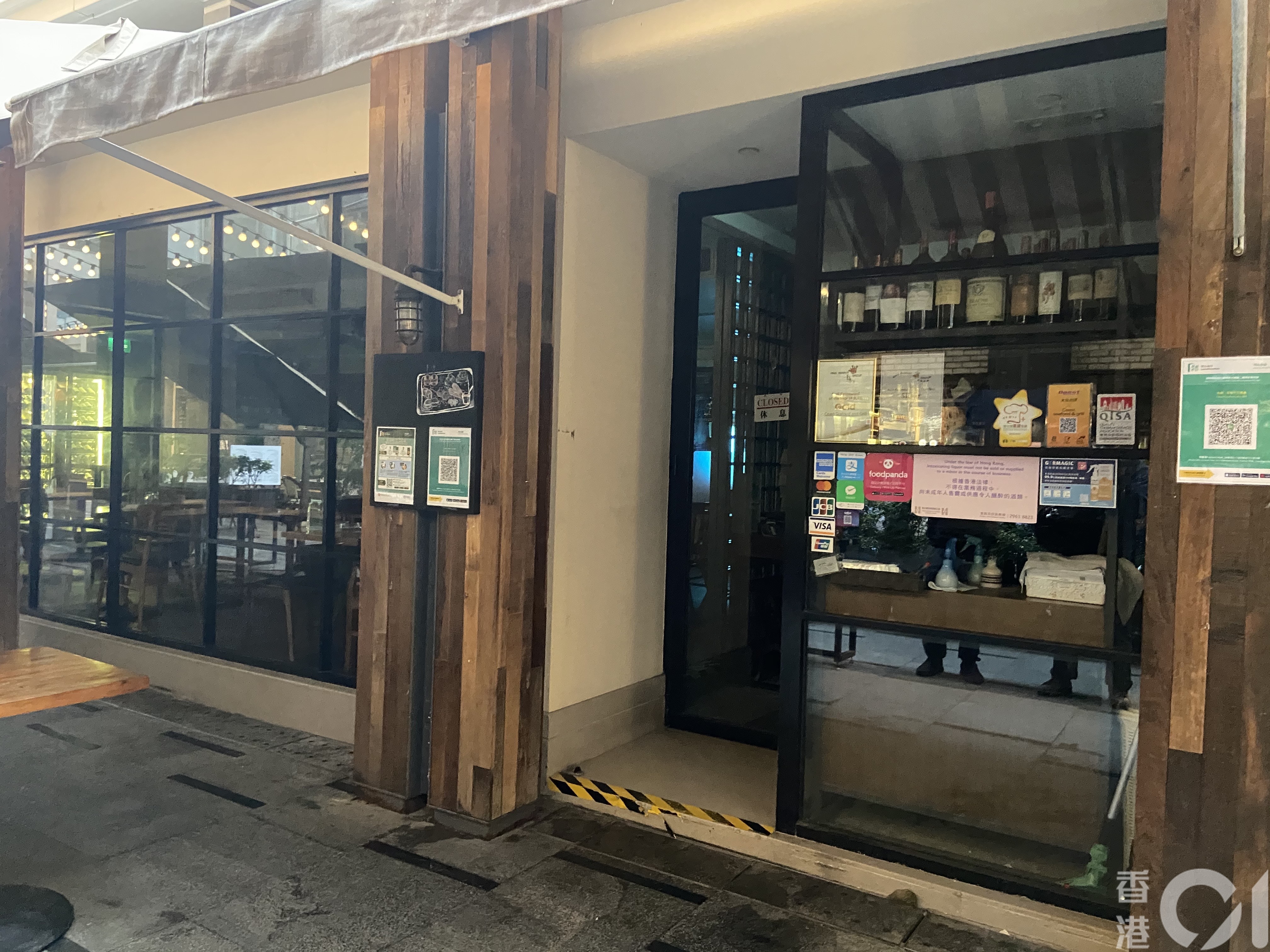 銅鑼灣海饌海鮮牛扒餐廳累計有4名食客確診。（袁澍攝）