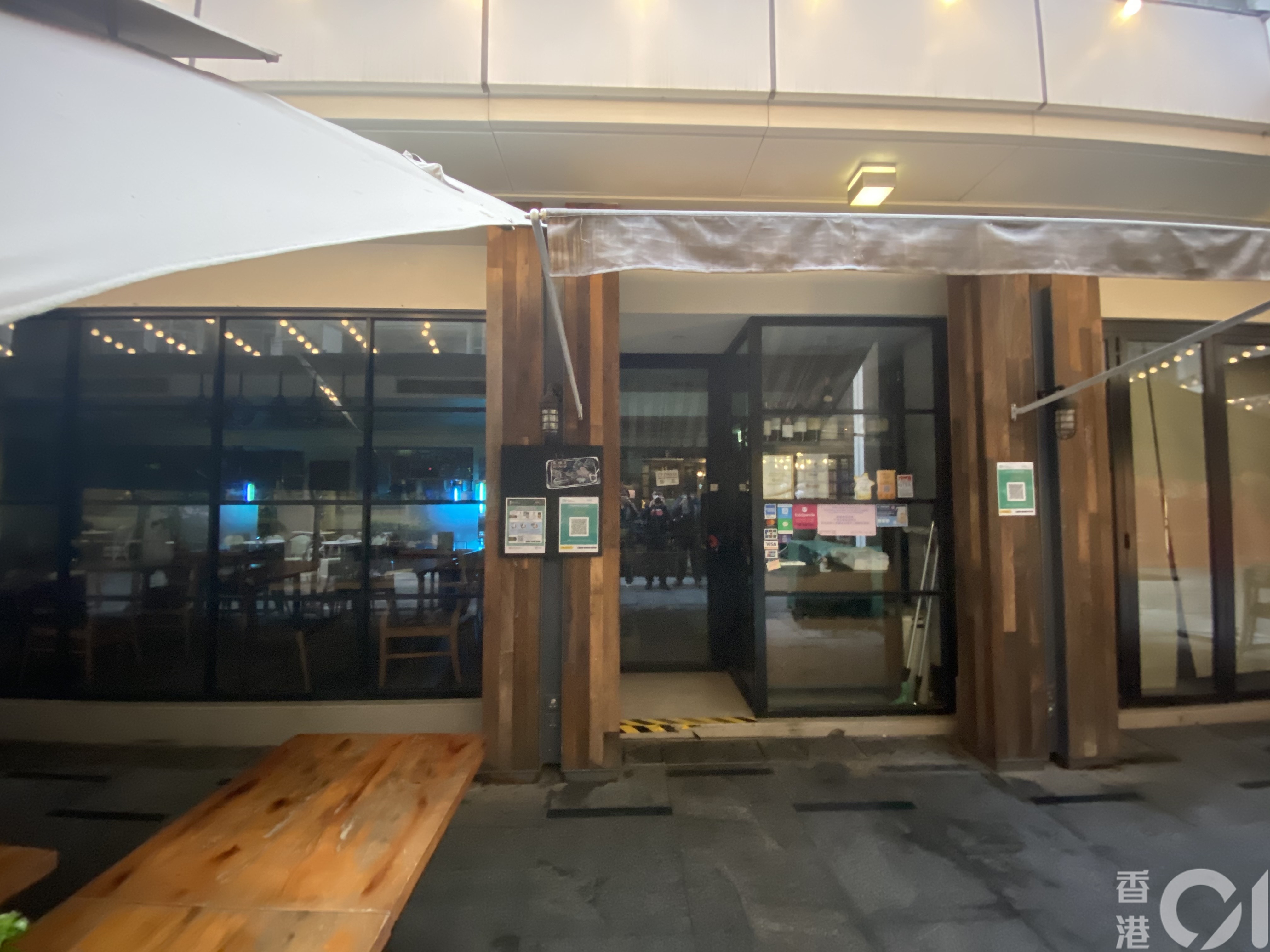 銅鑼灣海饌海鮮牛扒餐廳累計有4名食客確診。（袁澍攝）